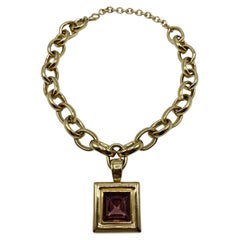 Givenchy Collar de Eslabones de Oro de los años 80 con Colgante Cuadrado de Cristal Violeta
