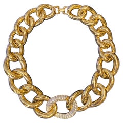 Collar de Givenchy de los años 80 con eslabones de tamaño variable, en oro y con pavé de strass