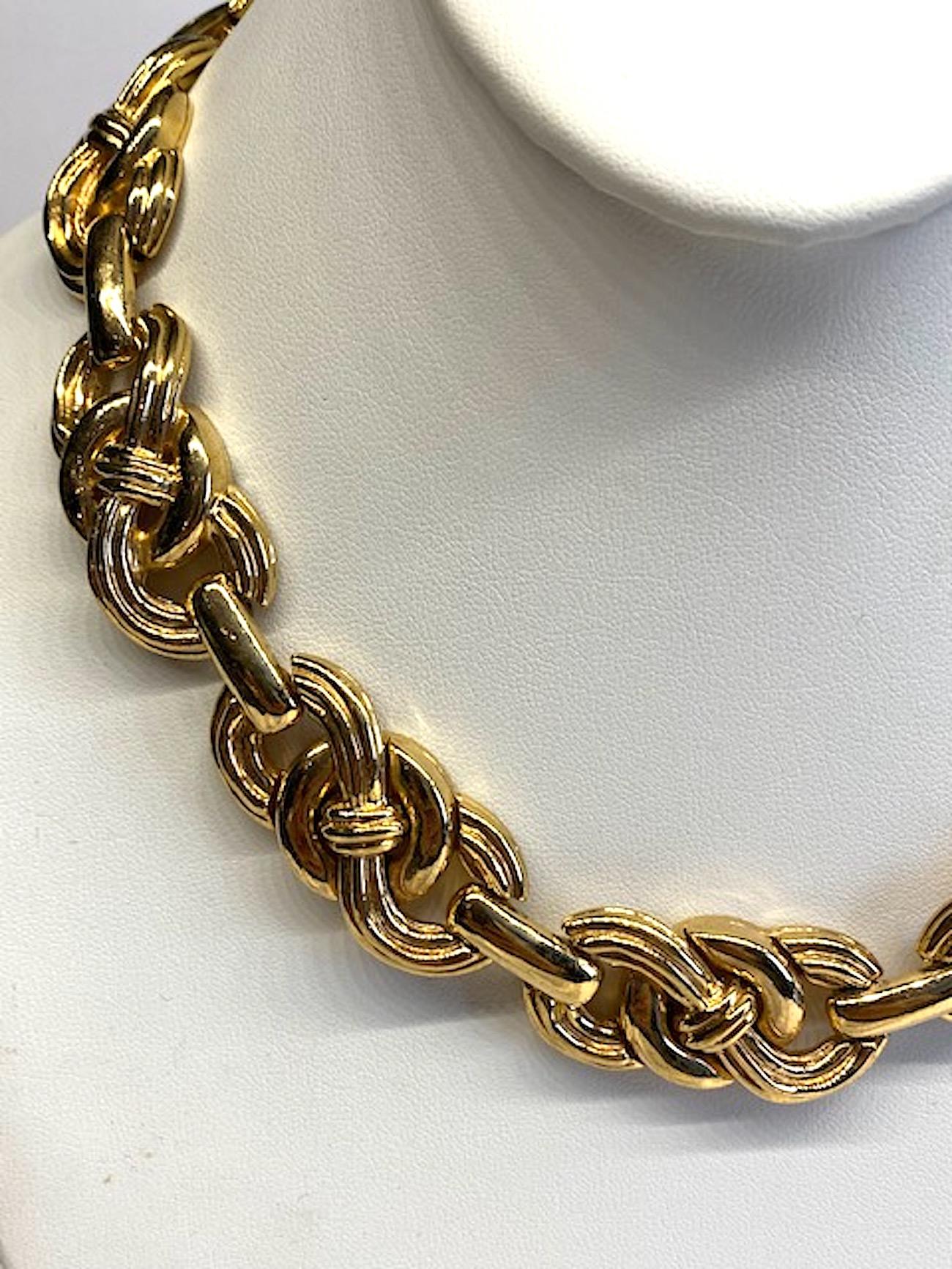 Givenchy 1980s Knot Link Necklace In Good Condition In New York, NY