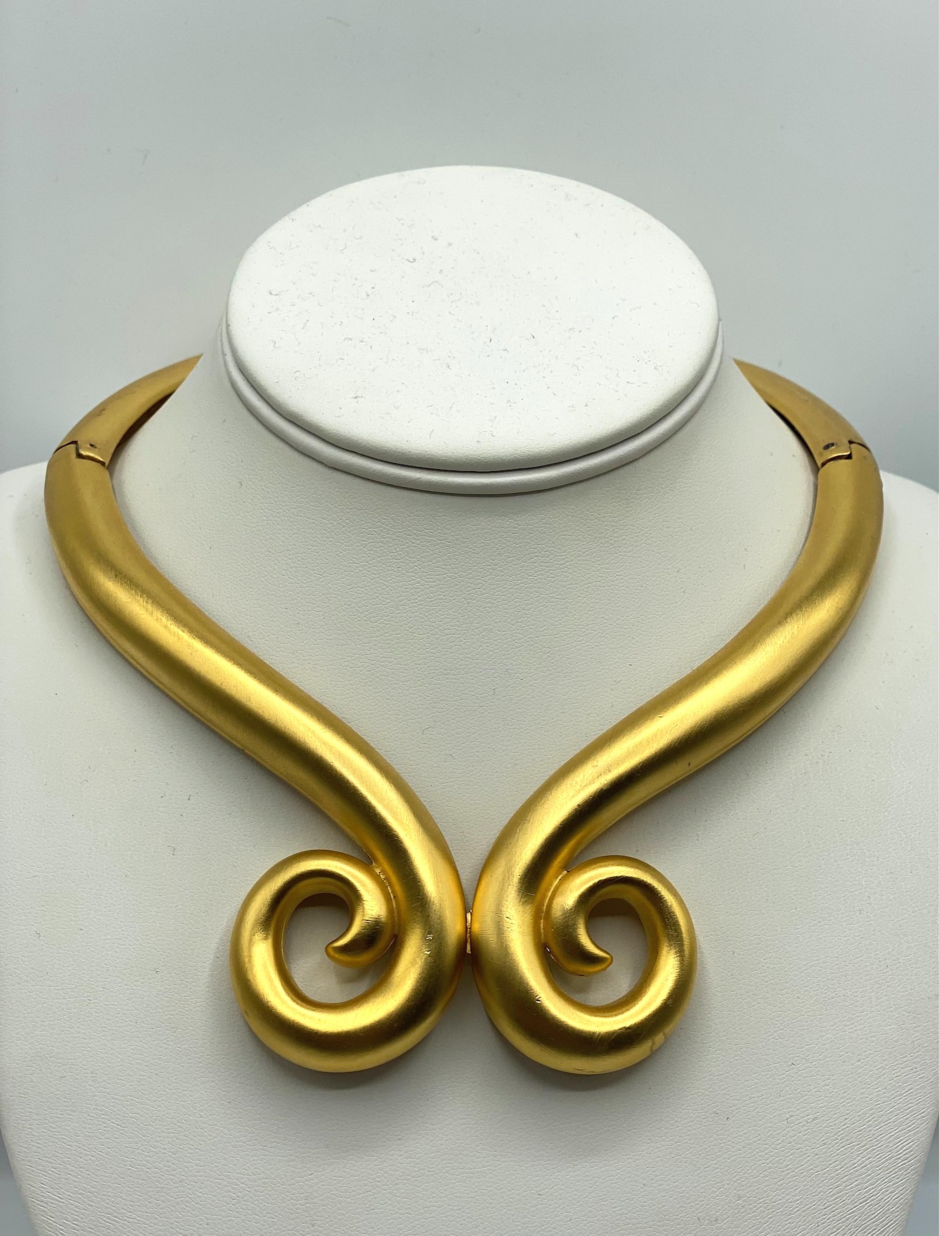 Givenchy 1980s Satin Gold Torque Necklace In Good Condition In New York, NY