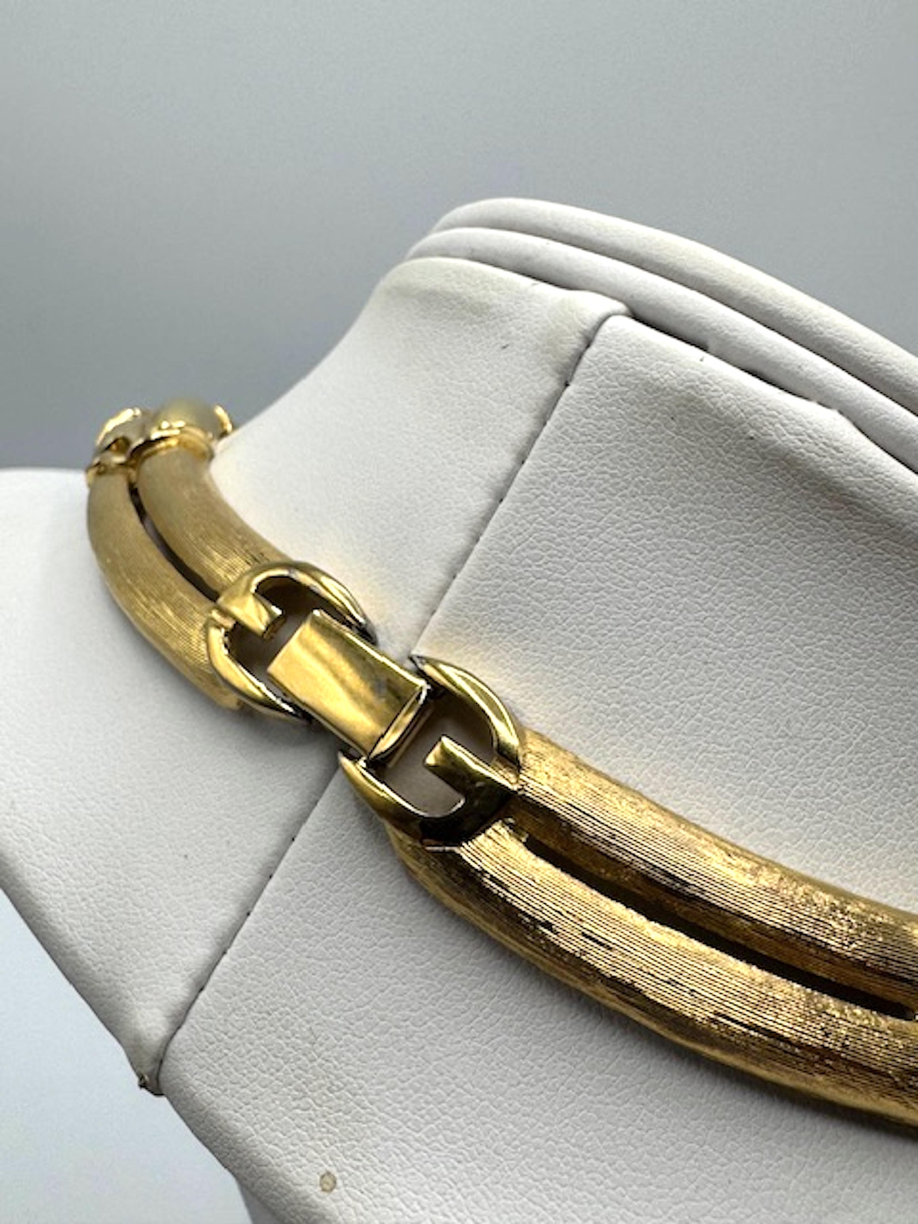 Givenchy - Collier à bélière en satin texturé et or poli des années 1980 en vente 8
