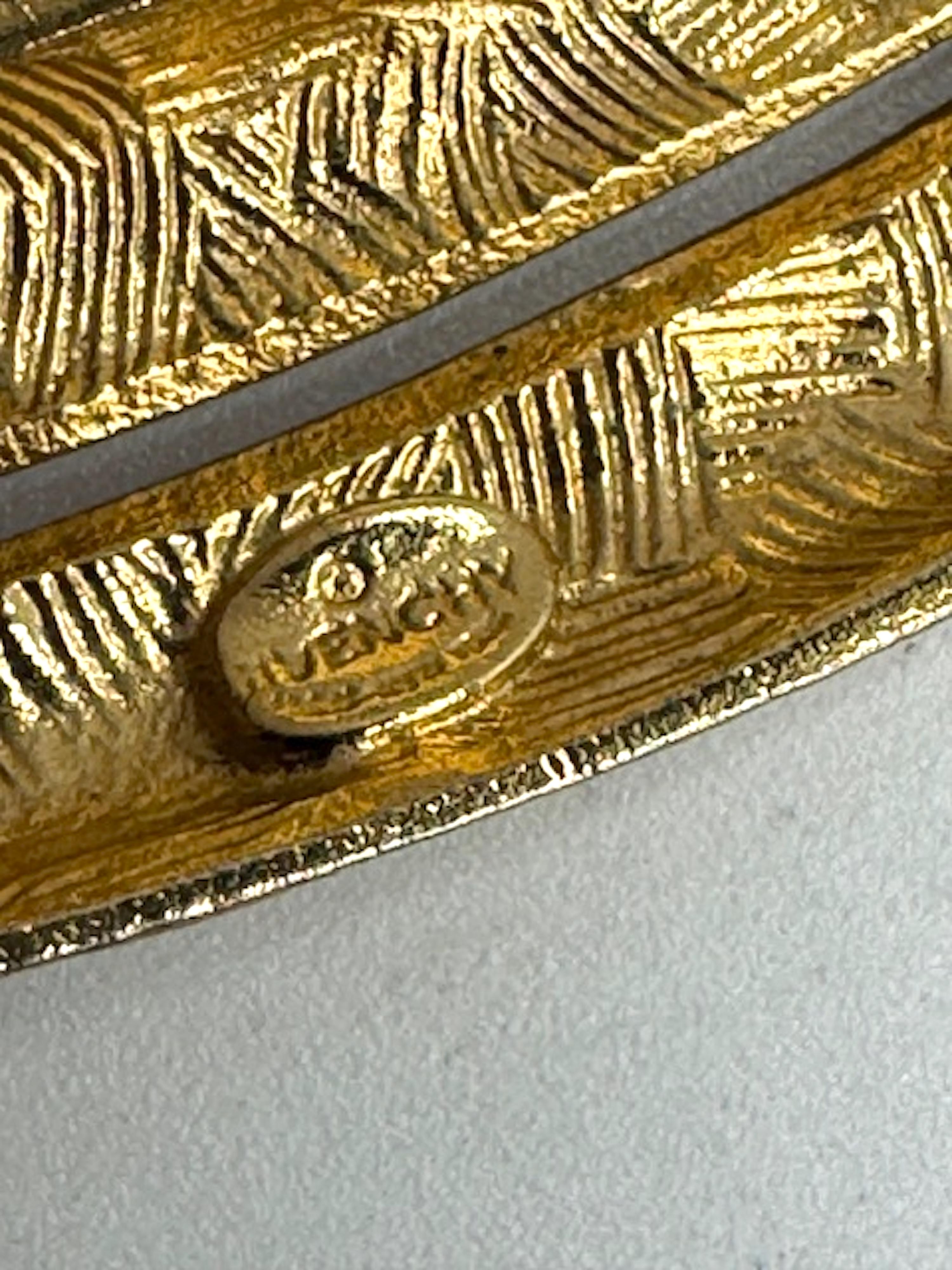 Givenchy - Collier à bélière en satin texturé et or poli des années 1980 en vente 9