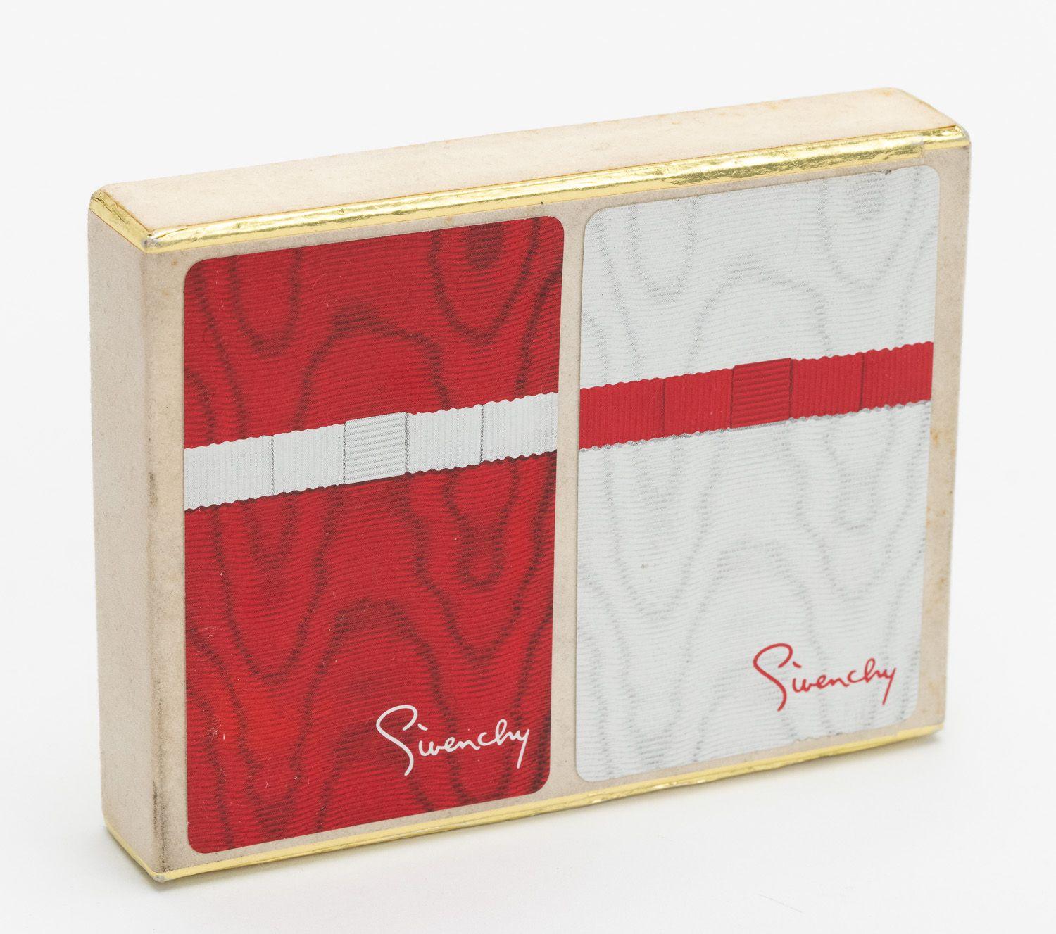 Givenchy Pokerkarten mit 2 Karten in Rot/Weiß (Beige) im Angebot