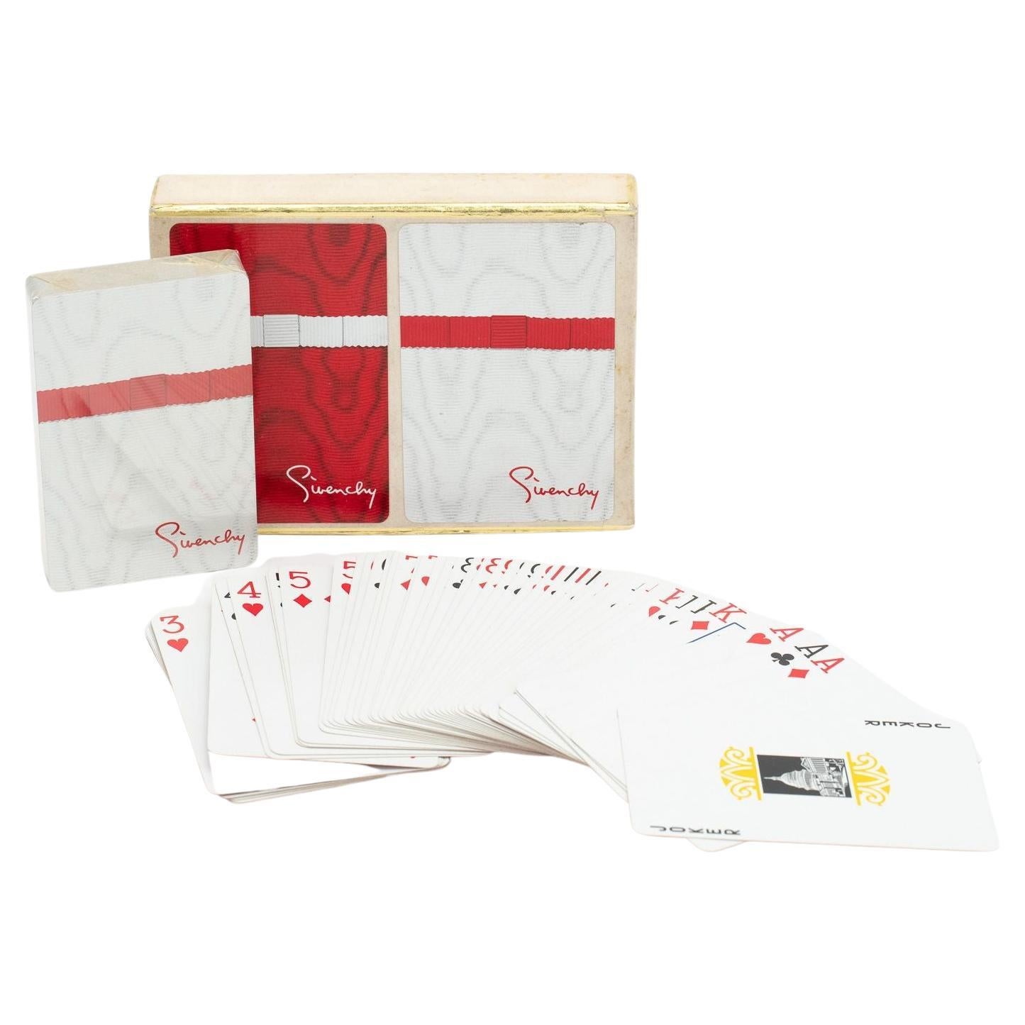 Givenchy Pokerkarten mit 2 Karten in Rot/Weiß