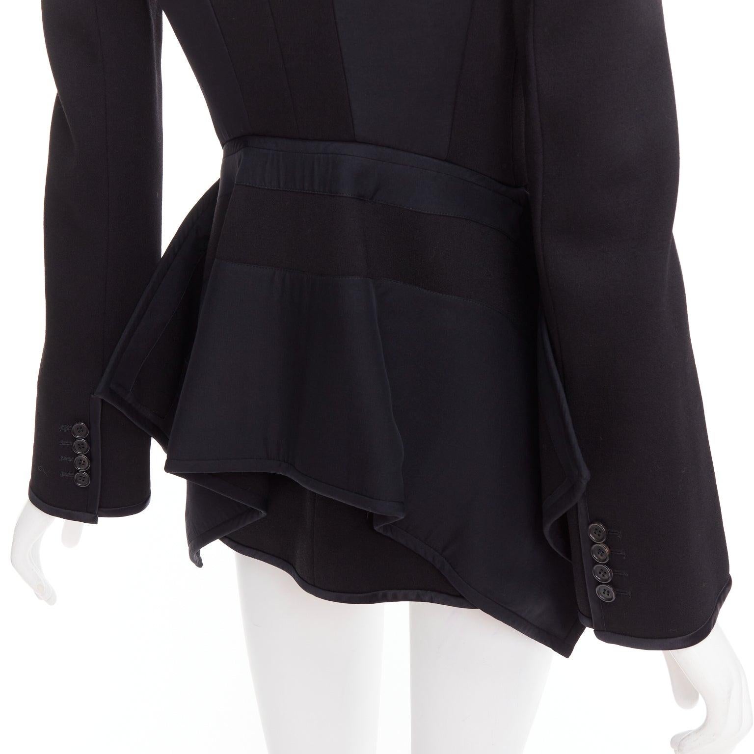 GIVENCHY 2012 Runway noir structurel blazer peplum à superposition de voiles en vente 3