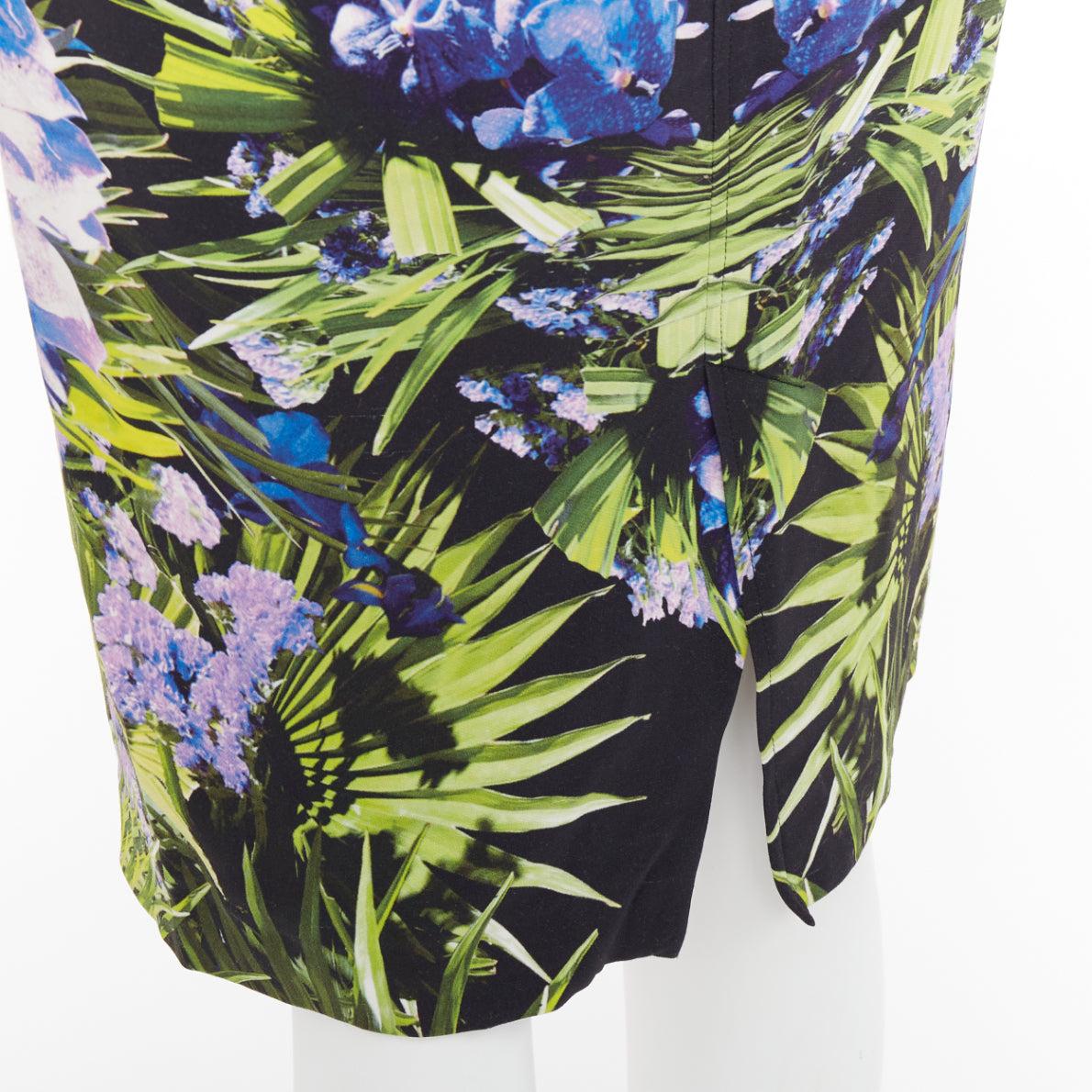 GIVENCHY 2012 symmetrischer lila-grüner Orchideen-Bleistiftrock aus Viskose FR38 M im Angebot 2