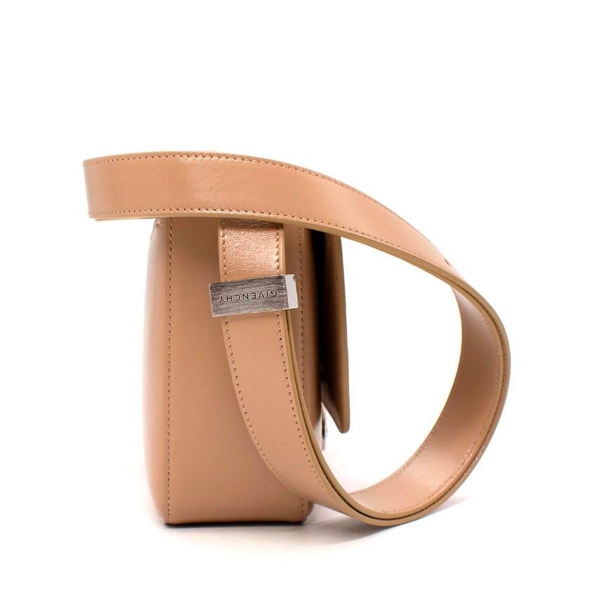 Givenchy 4G Box Beige Leather Shoulder Bag

- 4G magnetic metal clasp on the flap
- Smooth box calfskin leather shoulder bag
- Tonal adjustable shoulder strap featuring G links
- One card slot and two slip pockets on the