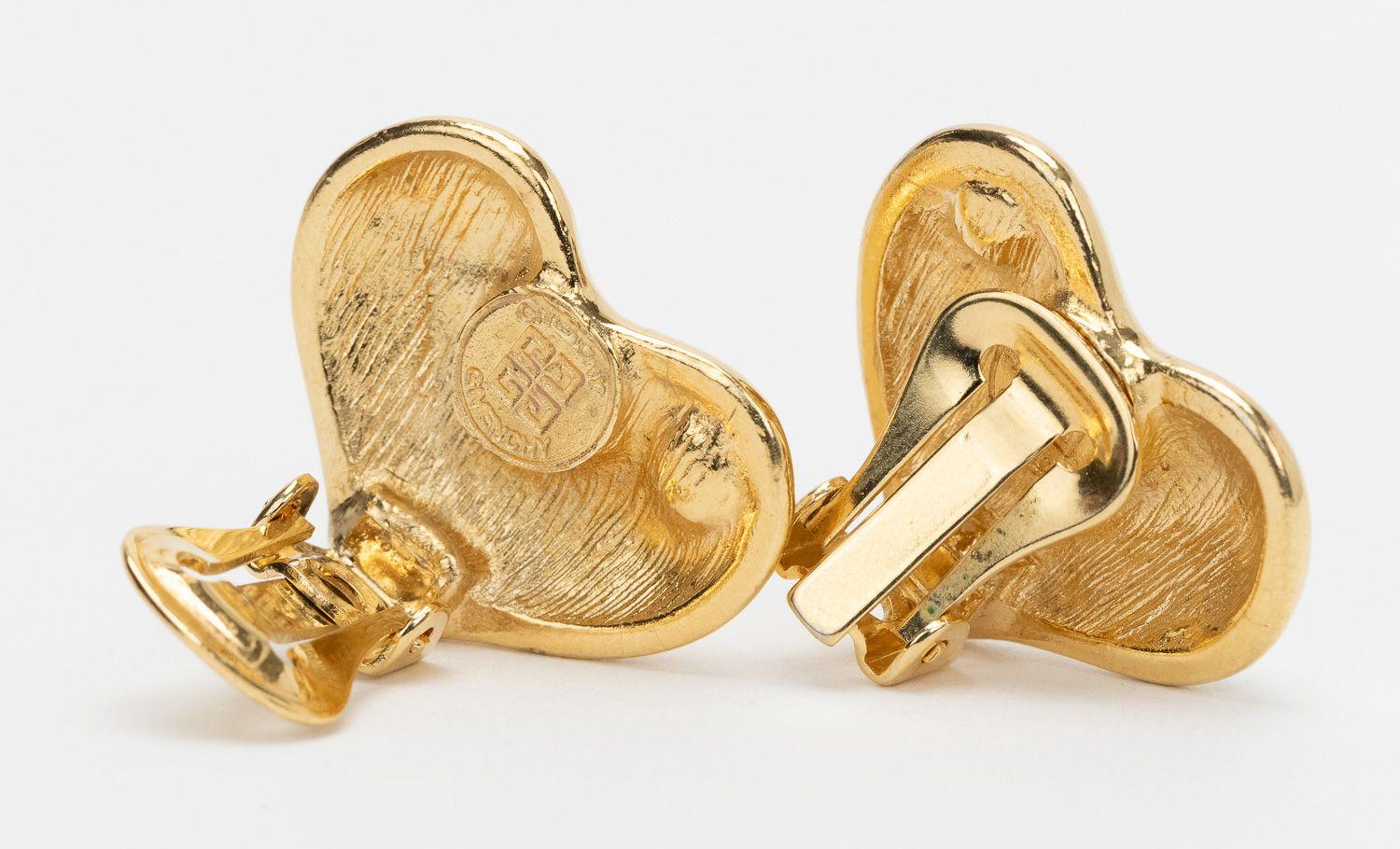 Givenchy 80s Heart Clip Ons Gold In Excellent Condition For Sale In West Hollywood, CA