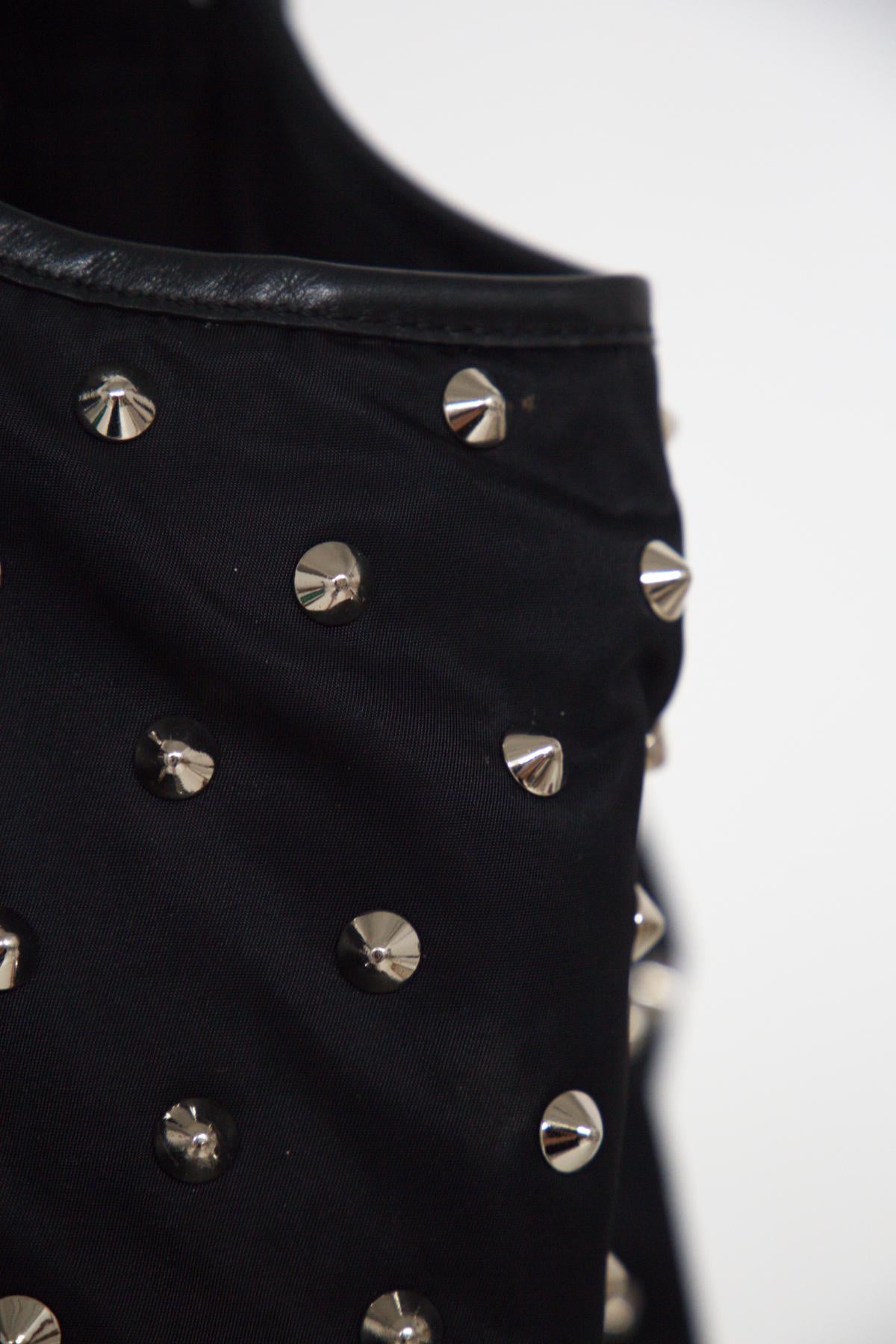 Givenchy Sac noir à clous argentés Bon état - En vente à Milano, IT