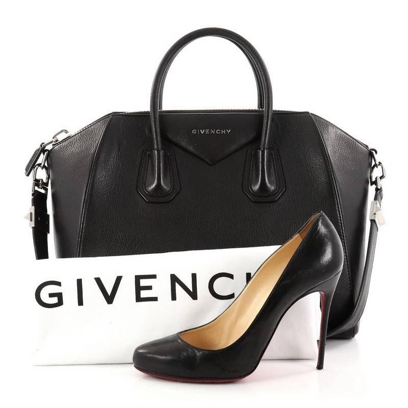 This authentic Givenchy Antigona Bag Leather Medium is a go-to fashion favorite. Crafted from black leather, this structured yet stylish tote features the brand's signature envelope flap detail with Givenchy logo, dual-rolled leather handles and