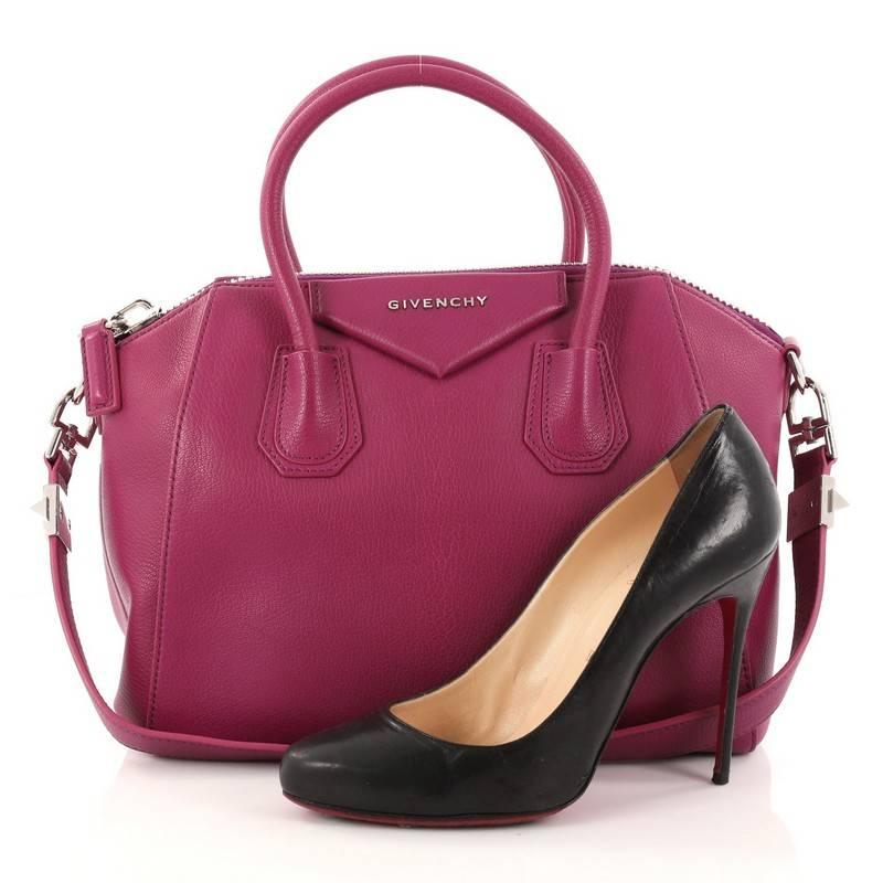 This authentic Givenchy Antigona Bag Leather Small combines style and functionality all-in-one. Crafted from fuchsia leather, this structured handle bag is designed with dual-rolled leather handles and silver-tone hardware accents. The bag's zip