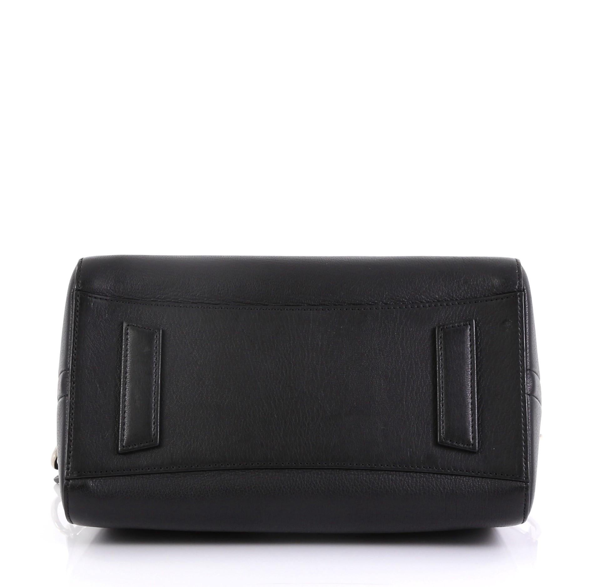 Givenchy Antigona Bag Leather Small In Good Condition In NY, NY