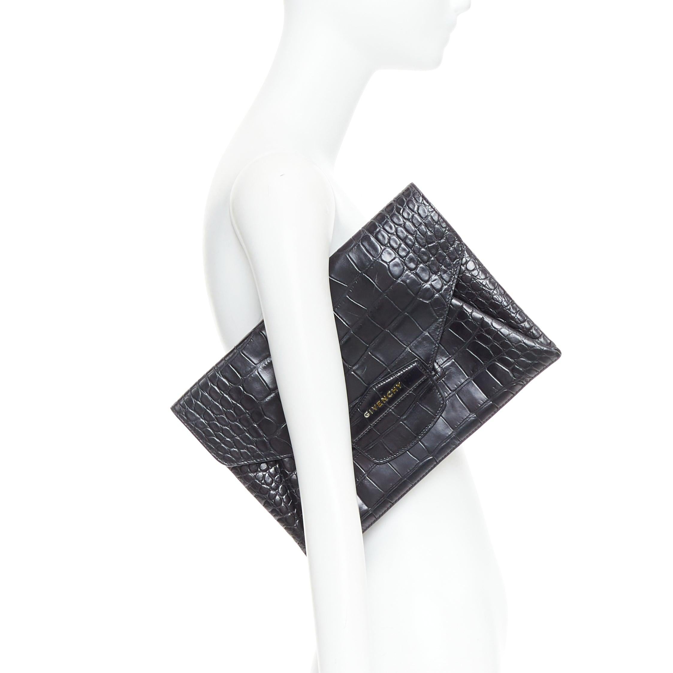 GIVENCHY Antigona black embossed leather silver logo envelope clutch
Reference: TGAS/E00681
Brand: Givenchy
Designer: Riccardo Tisci
Model: Antigona
Material: Leather
Color: Black, Silver
Pattern: Animal Print
Closure: Magnet
Lining: Black