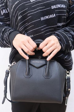 Givenchy Antigona Mini Tote in pelle martellata nera