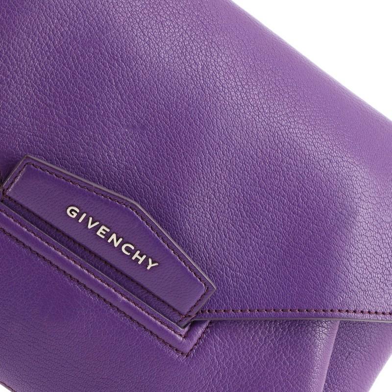 Givenchy Antigona Envelope Clutch Leather Medium  2