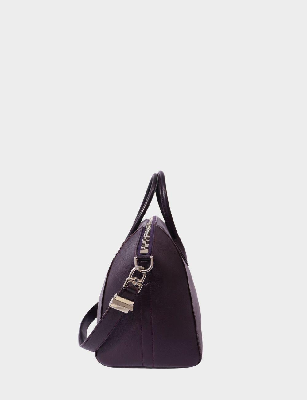 Givenchy In Good Condition For Sale In Amman, JO