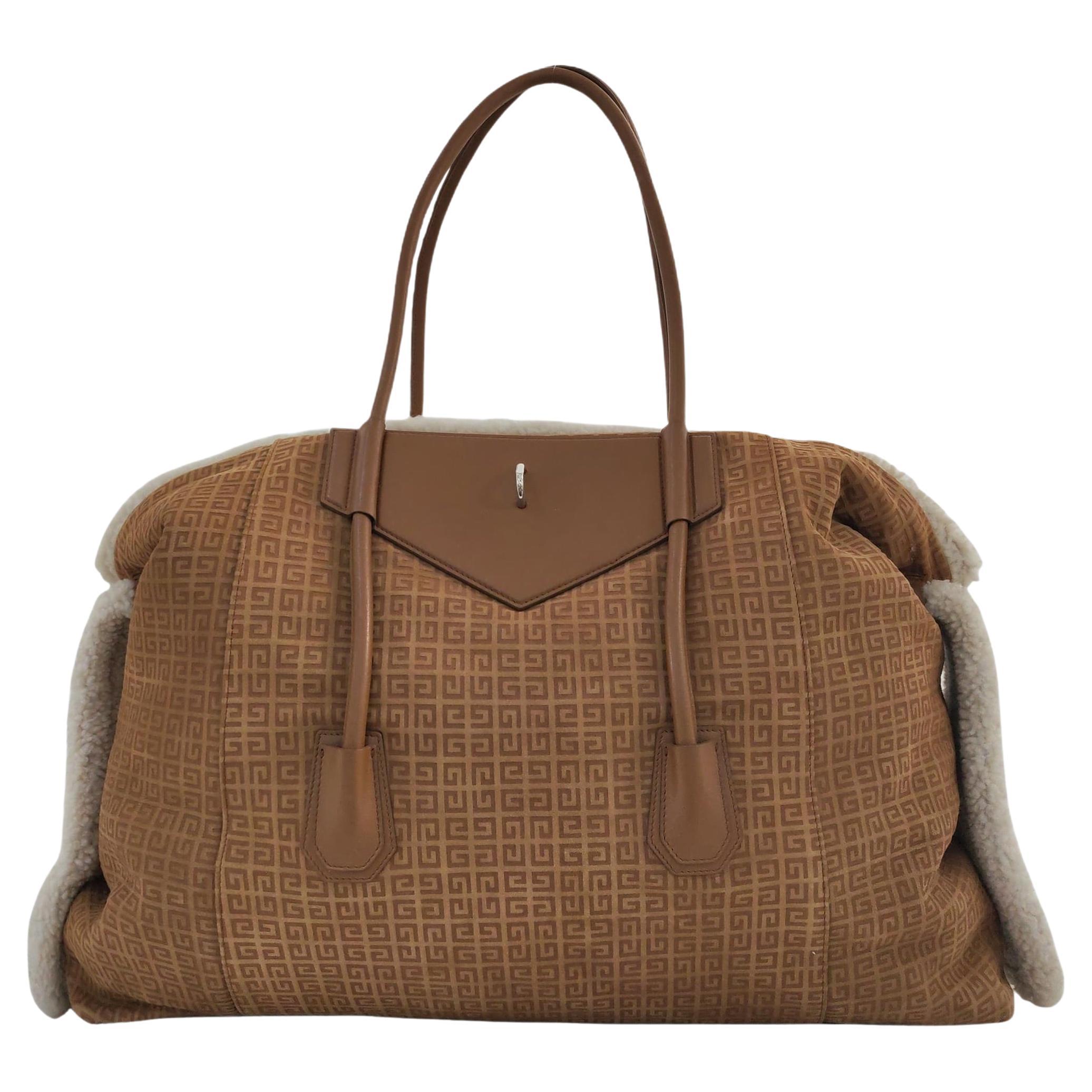 Givenchy Antigona Maxi Brown Shearling Tote Bag in vendita