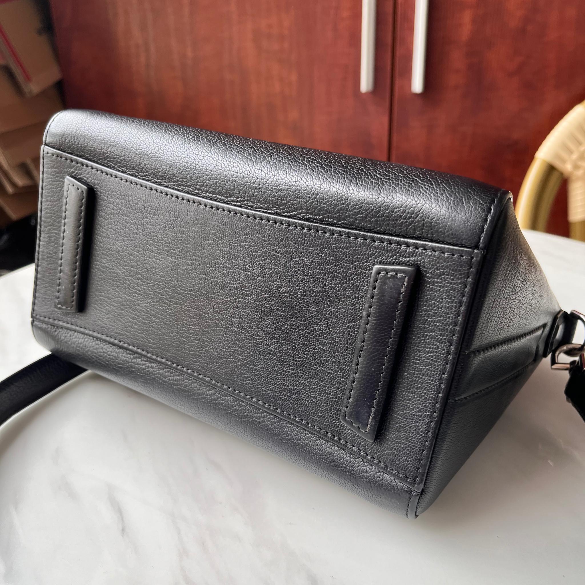 Givenchy Antigona Mini Leather Top Handle bag For Sale 2