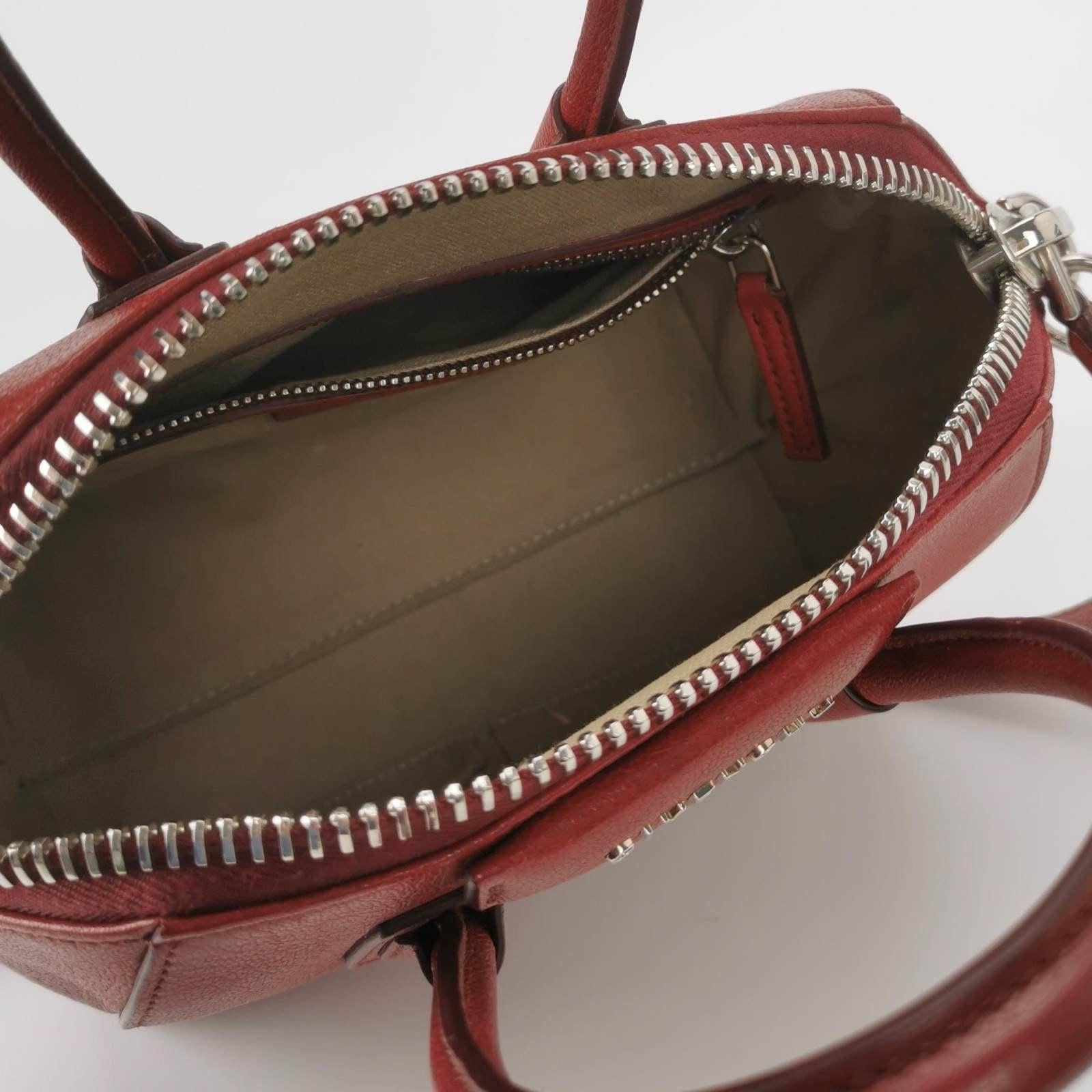 Givenchy Antigona Mini Red Calf Leather Top Handle bag with Strap In Good Condition In AUBERVILLIERS, FR