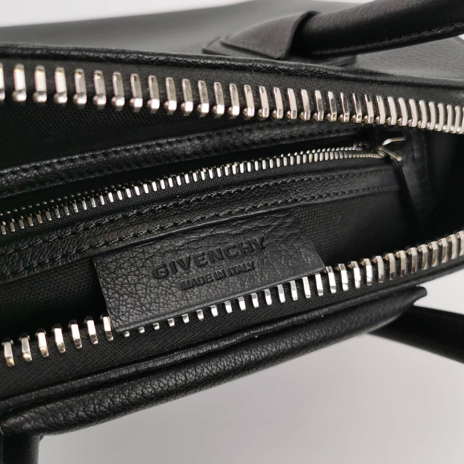 Givenchy Antigona Small Black Calfskin Leather Top Handle bag with Strap For Sale 3