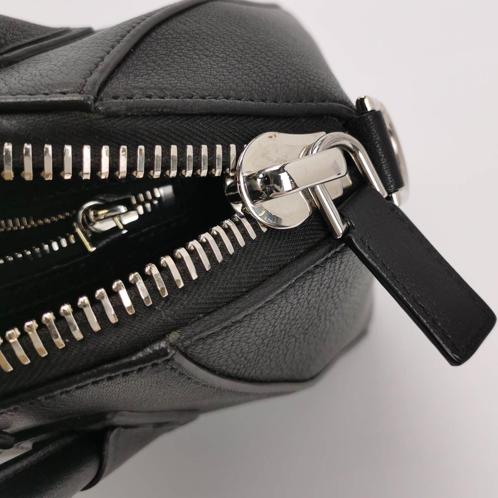 Givenchy Antigona Small Black Calfskin Leather Top Handle bag with Strap For Sale 5