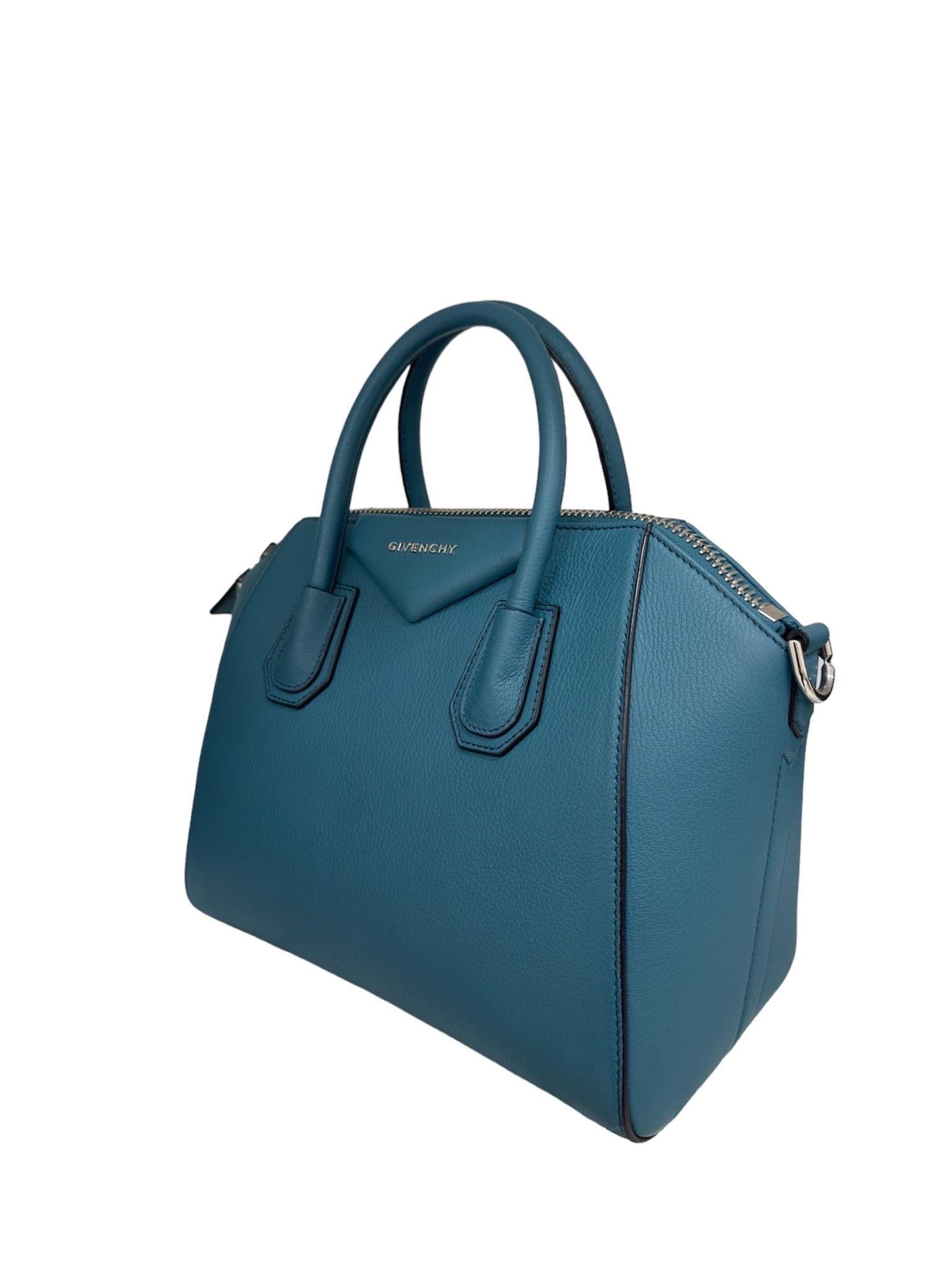 Givenchy Antigona Small Blu Petrolio Borsa A Spalla In Excellent Condition For Sale In Torre Del Greco, IT