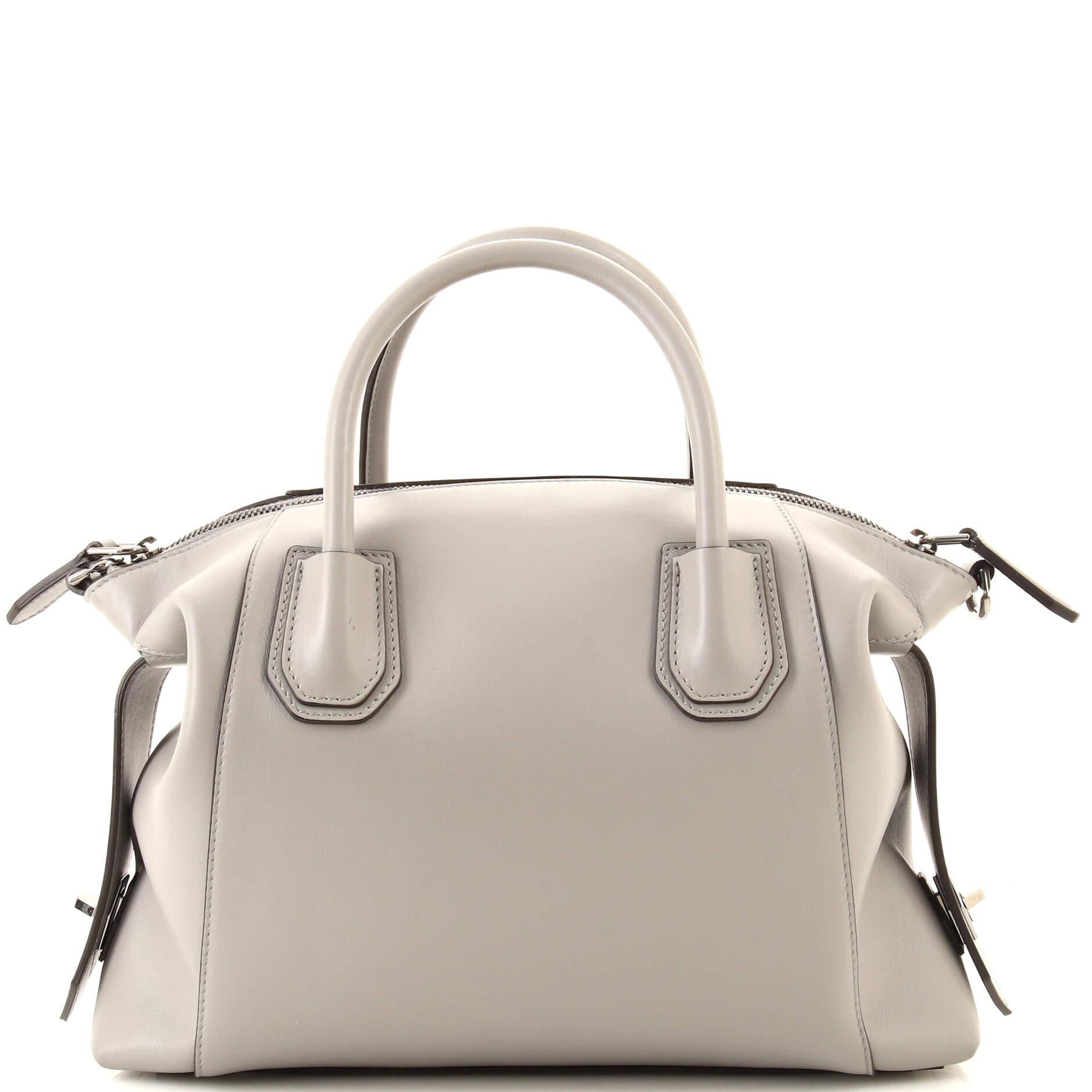 Givenchy Antigona Soft Bag Leather Small In Good Condition In NY, NY