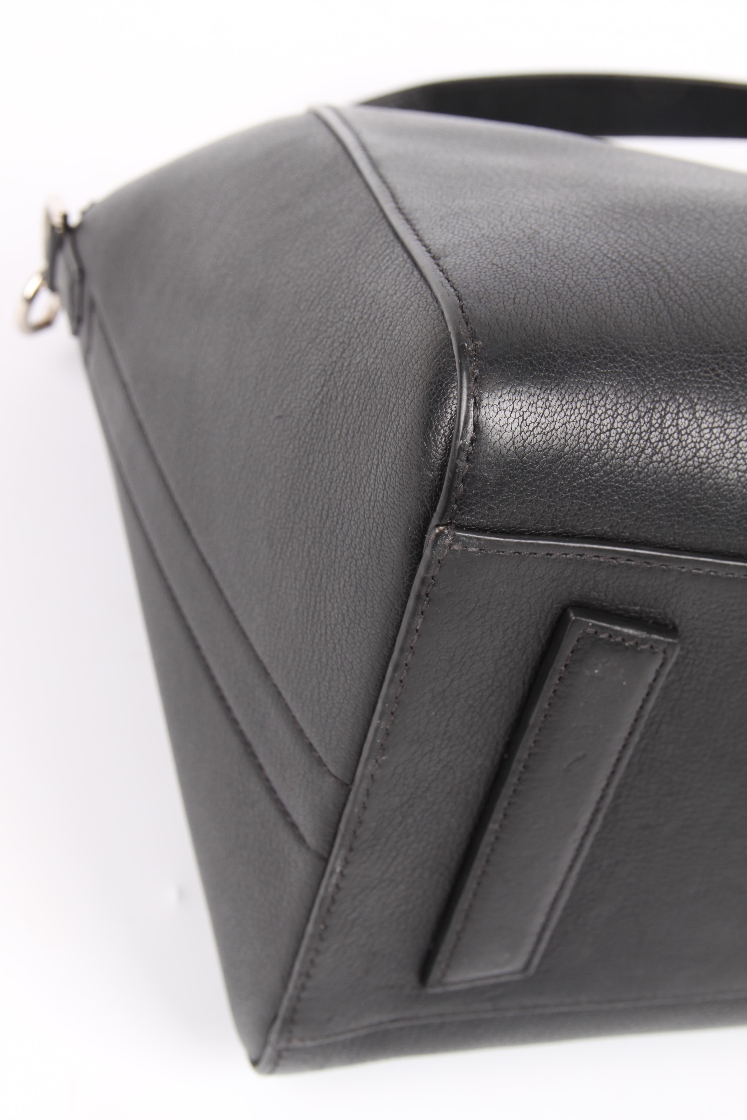 Women's Givenchy Antigona Structured Bag Medium - black