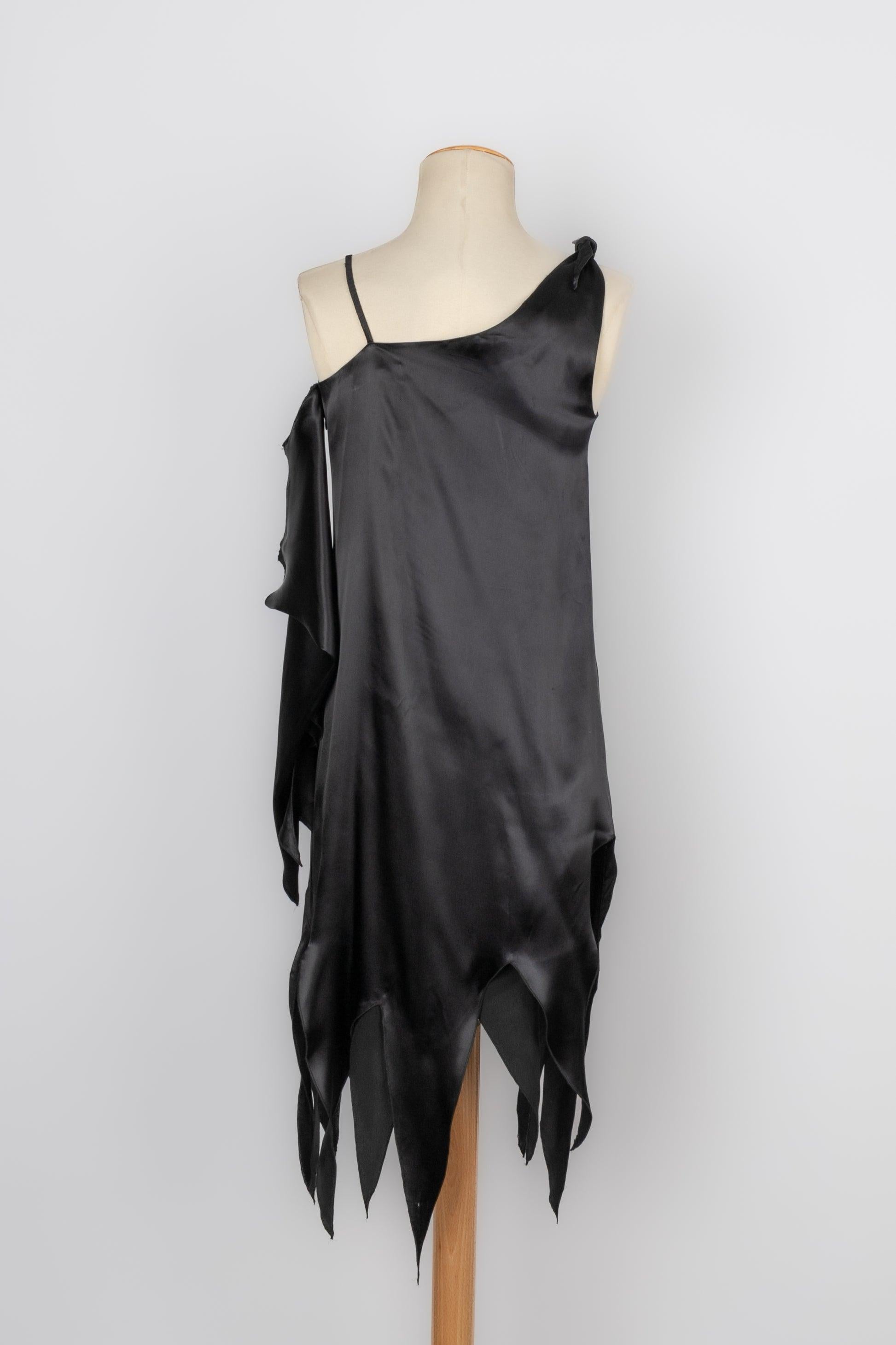 Givenchy Asymmetrical Dress in Black Satin In Excellent Condition For Sale In SAINT-OUEN-SUR-SEINE, FR
