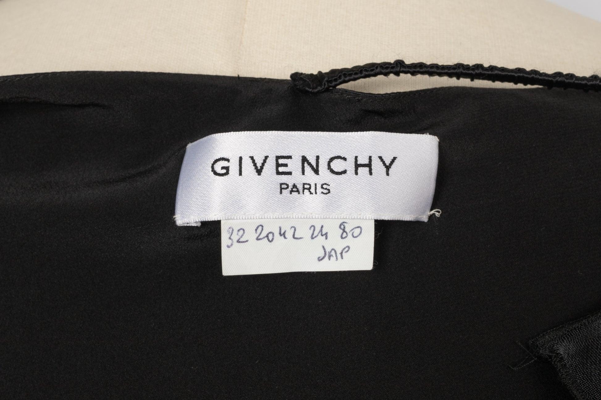 Robe asymétrique en satin noir de Givenchy en vente 3
