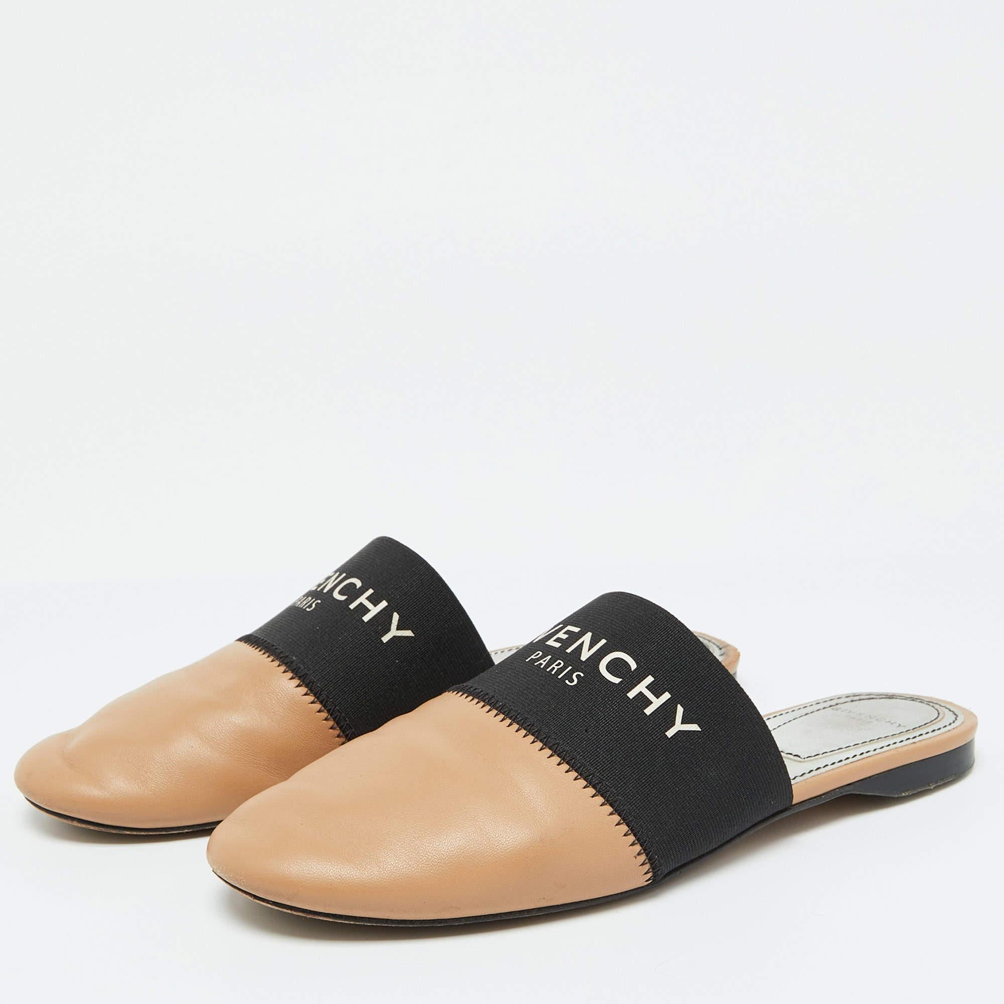Frame your feet with these designer flat mules. Created using the best materials the flats are perfect with short midi and maxi hemlines.
