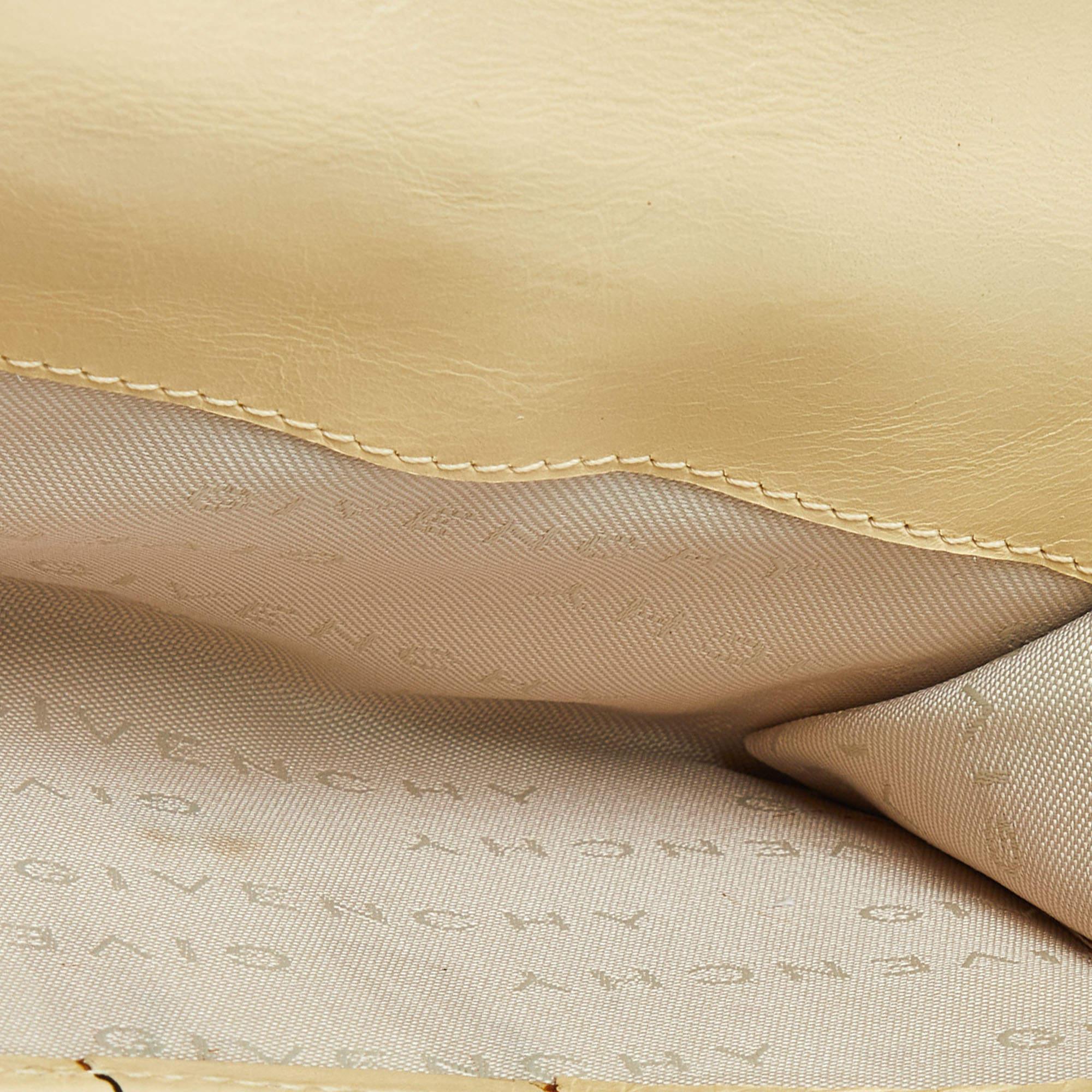 Givenchy Beige Leather Flap Compact Wallet In Fair Condition For Sale In Dubai, Al Qouz 2