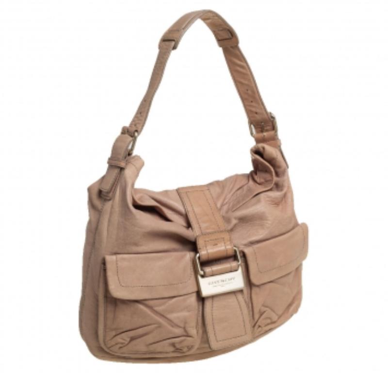 Crafted from leather in a gorgeous style, this hobo is from Givenchy. Lined with fabric, the bag comes with a spacious interior and is held by a single handle. It flaunts twin flap pockets on the front.