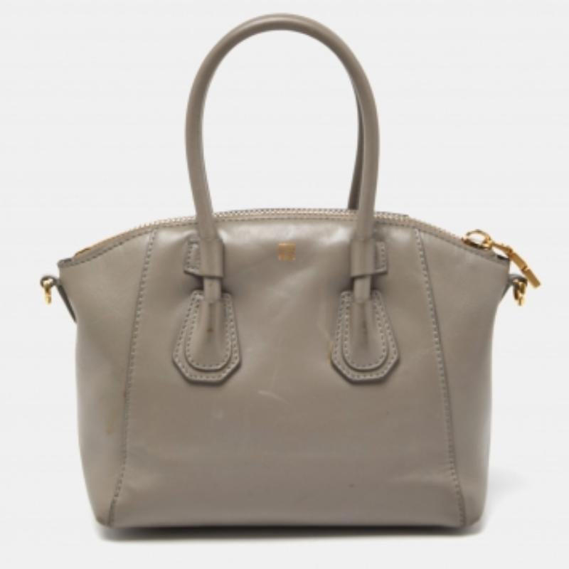 Una borsa classica promette un fascino duraturo, in grado di rafforzare il vostro stile di volta in volta. La borsa Antigona di Givenchy è una di queste. È un ottimo acquisto.