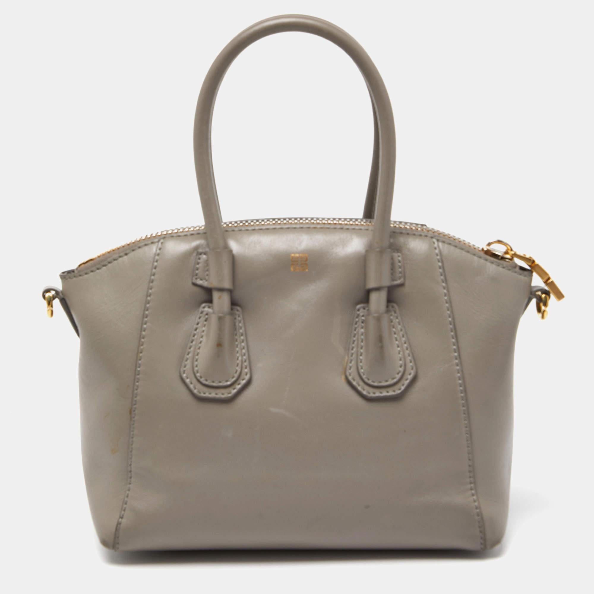 A classic handbag comes with the promise of enduring appeal, boosting your style time and again. This Givenchy Antigona bag is one such creation. It’s a fine purchase.

Includes: Original Dustbag, Detachable Strap

