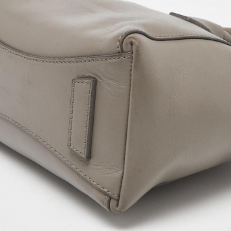 Beige Givenchy Sport Mini in pelle beige Antigona Satchel in vendita