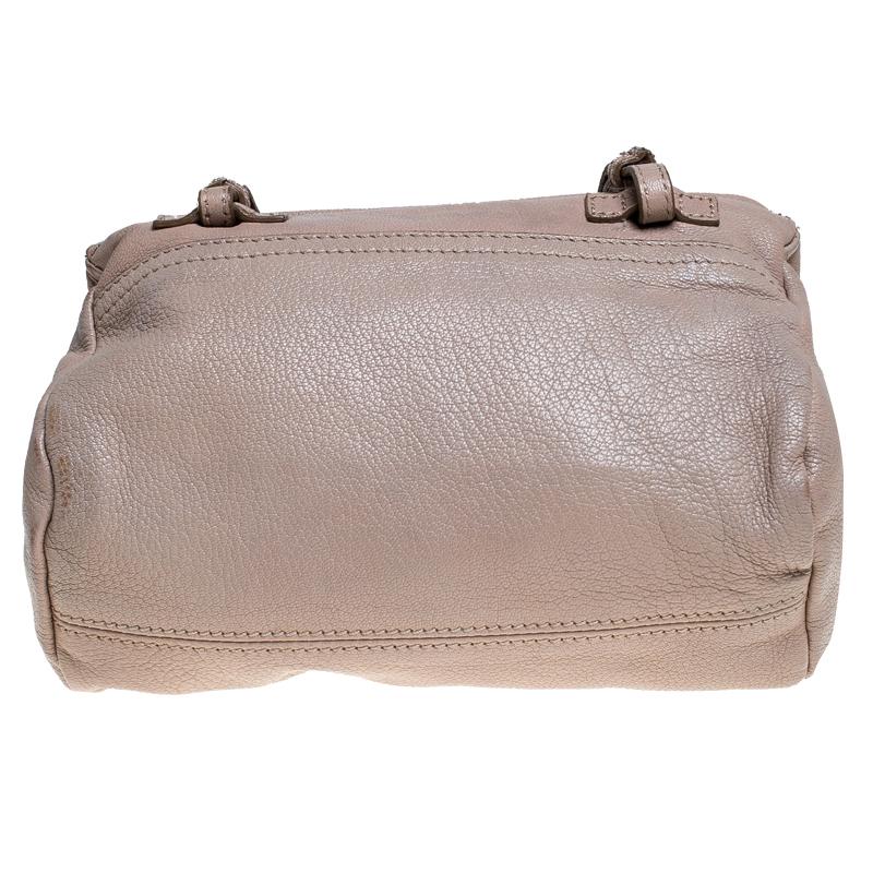 This bag from Givenchy in beige is stylish and functional. Crafted from leather, the Pandora bag features double zipper fastenings and a single shoulder handle. The insides are fabric-lined and the bag is complete with the brand logo on the front.

