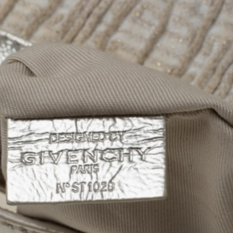 Hobo piccolo in tela e pelle scintillante beige di Givenchy In condizioni discrete in vendita a Dubai, Al Qouz 2