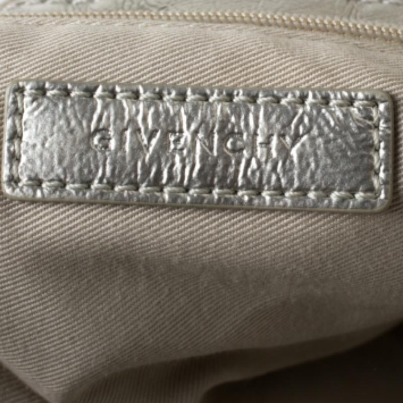 Givenchy Beige schimmernde Hobo aus Segeltuch und Leder mit Verzierungen im Angebot 1