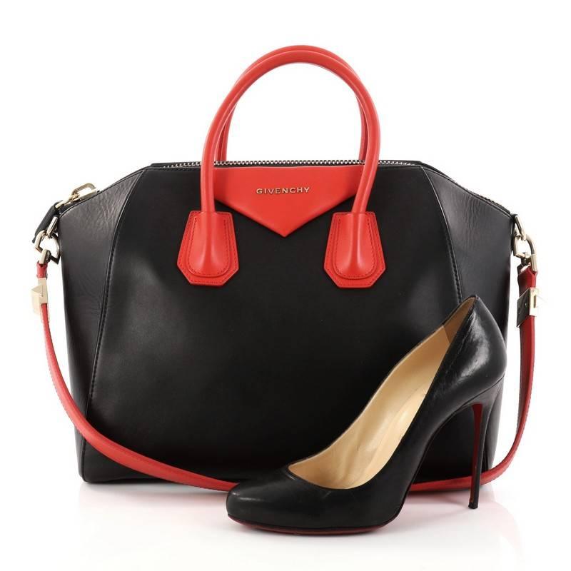 This authentic Givenchy Bicolor Antigona Bag Leather Medium is a go-to fashion favorite. Crafted from black and red leather, this structured yet stylish tote features dual-rolled leather handles and gold-tone hardware accents. Its zip closure opens