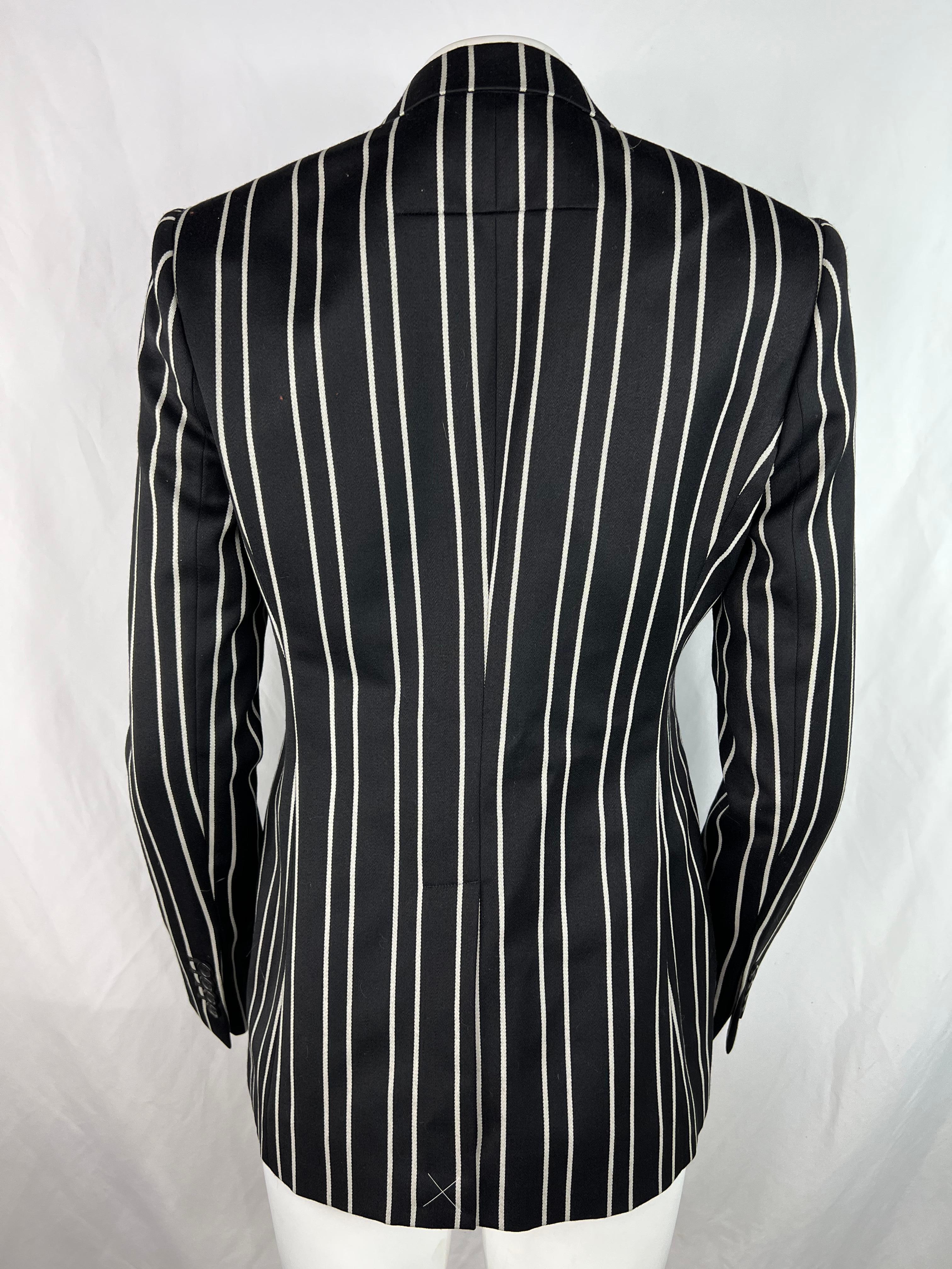 Givenchy Black and White Blazer Jacket, Size 40 In Excellent Condition For Sale In Beverly Hills, CA