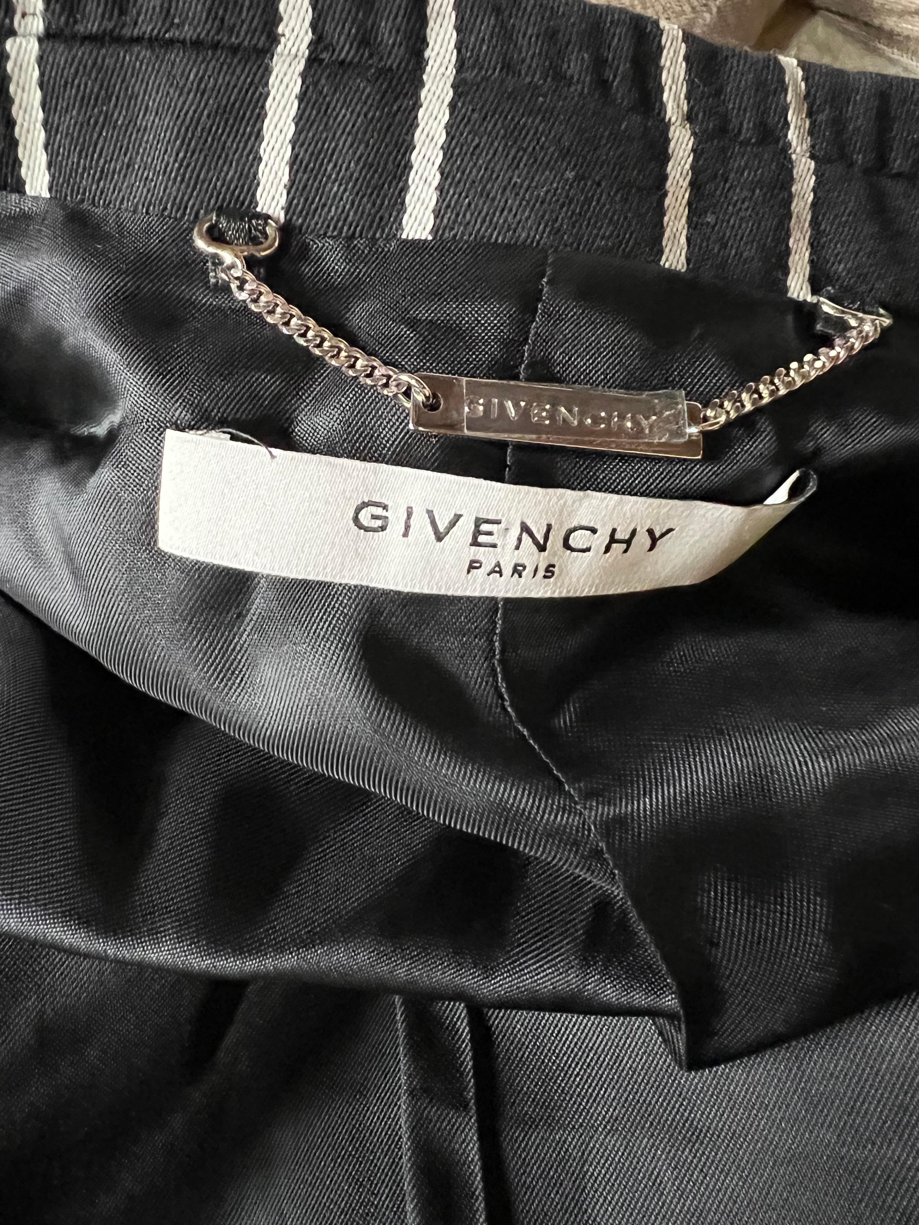 Givenchy Black and White Blazer Jacket, Size 40 For Sale 2