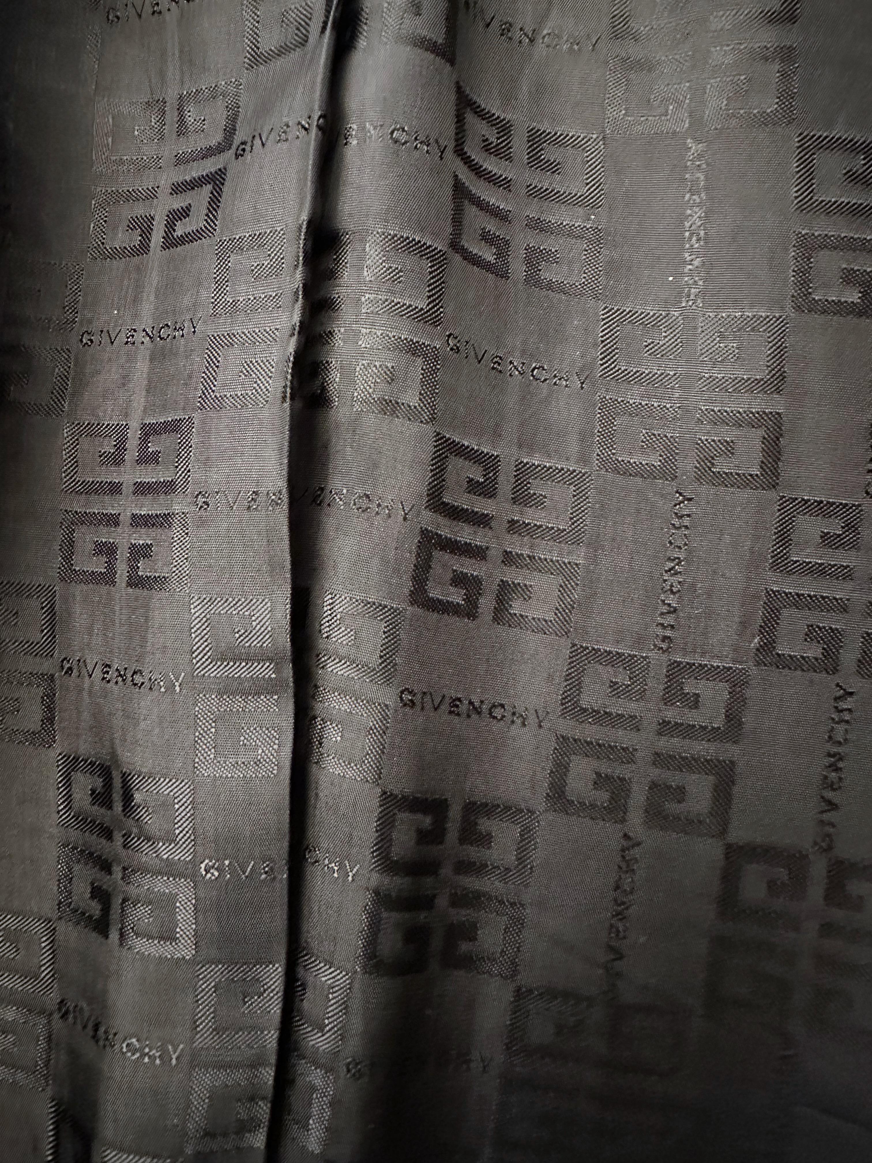 Givenchy Schwarzer und weißer Mantel mit Hahnentrittmuster im Angebot 4