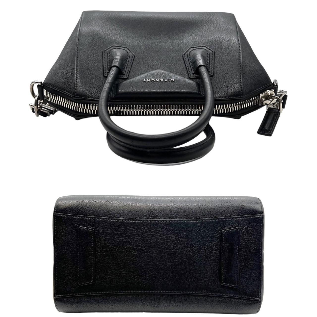Women's Givenchy Black Antigona Handbag For Sale