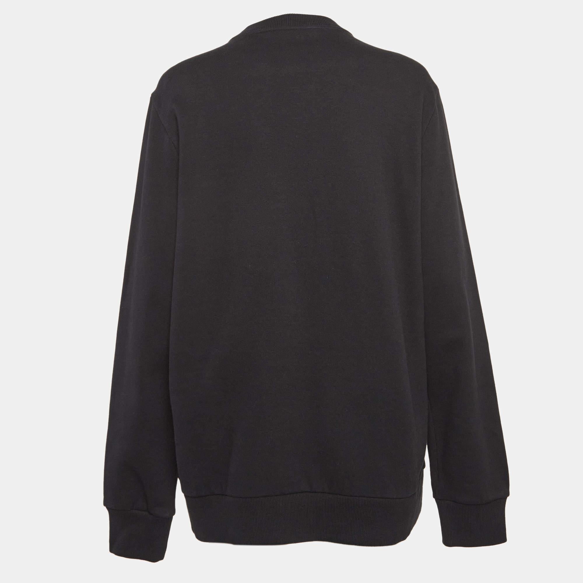 Che tu voglia uscire con gli amici o semplicemente rilassarti, questa felpa è un capo versatile e può essere abbinata in molti modi. È stato realizzato con materiali di alta qualità e si abbina bene a jeans e scarpe da ginnastica per un look casual