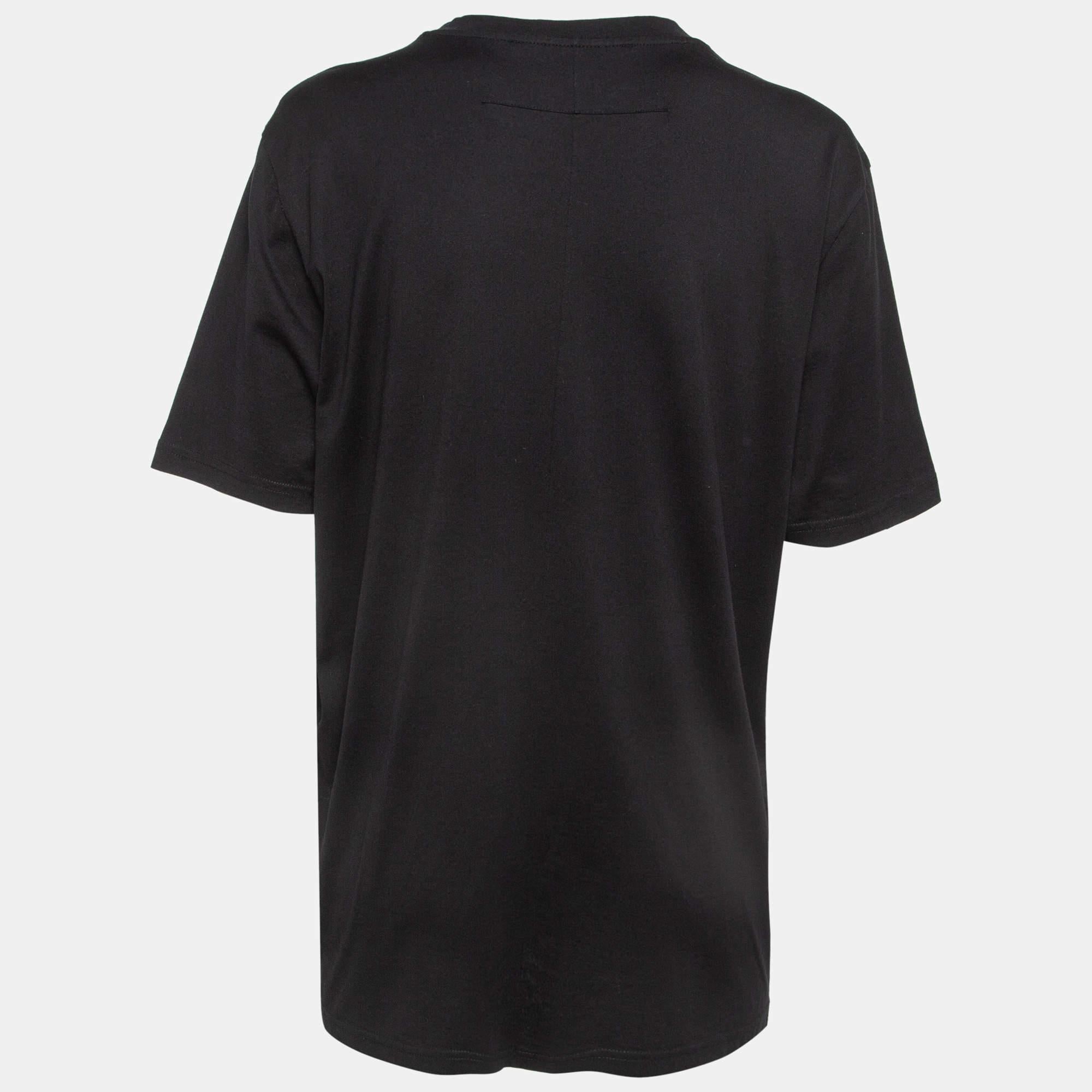 Whether you want to go out on casual outings with friends or just want to lounge around this t shirt is a versatile piece and can be styled in many ways. It has been made using fine fabric.