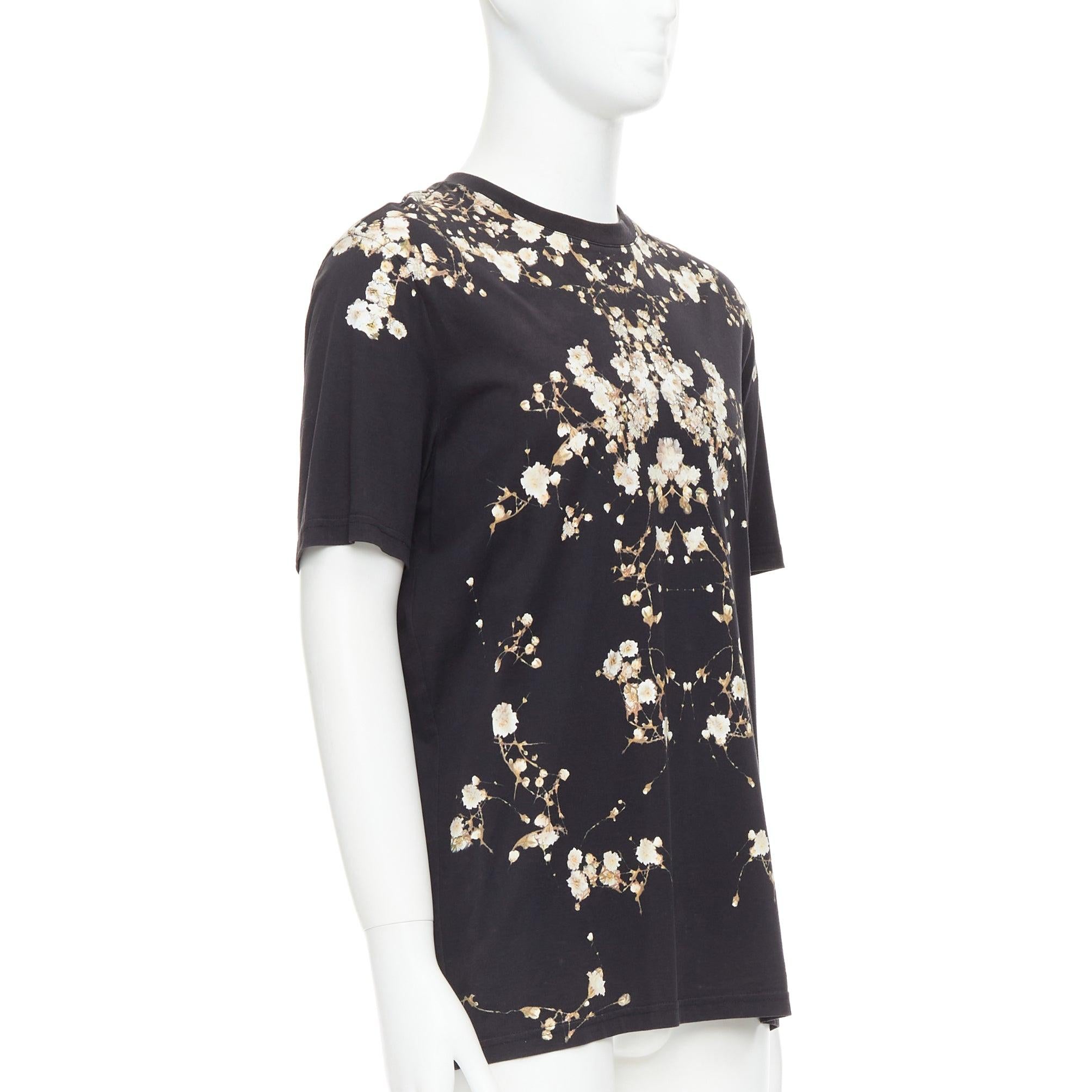 Nero GIVENCHY - Tshirt in cotone nero con stampa floreale, S in vendita