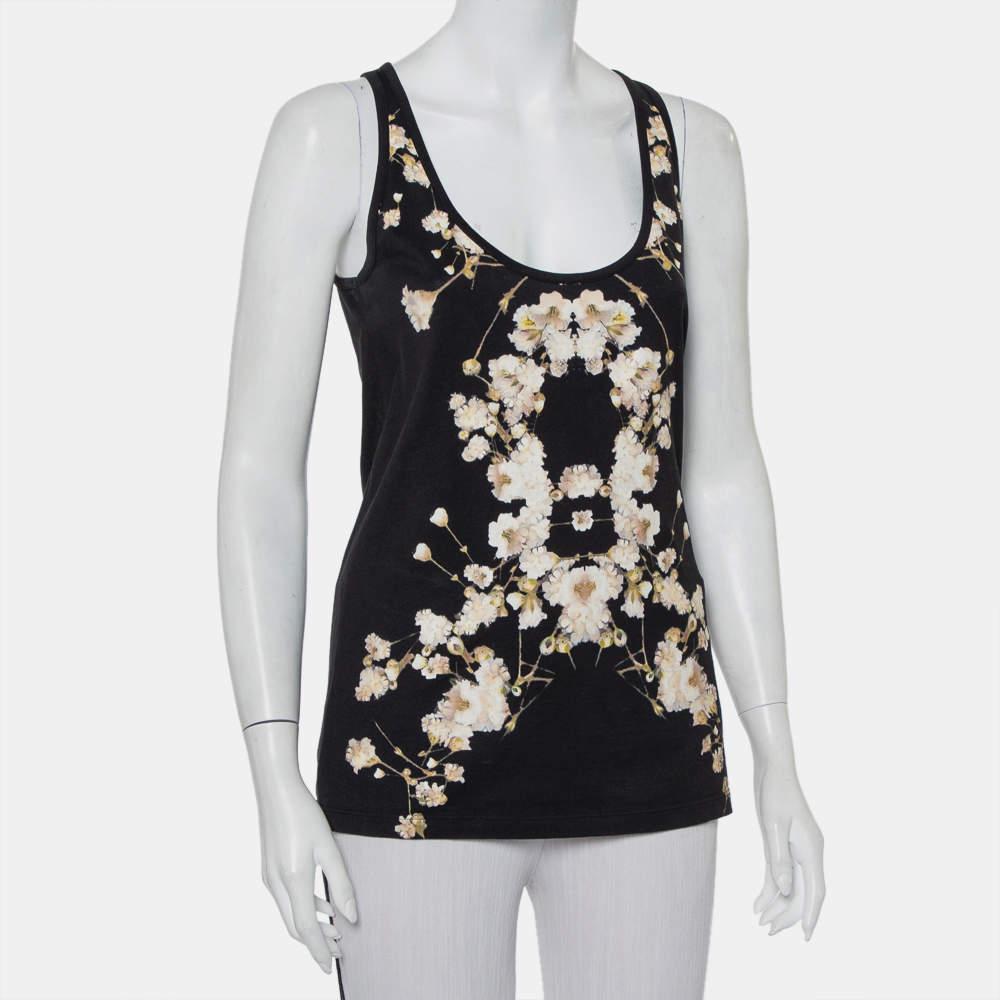 Ce débardeur de Givenchy épouse les formes féminines et vous apportera une coupe fantastique. Il est en coton et présente un imprimé floral sur fond noir. Il présente une encolure dégagée et peut être associé à un pantalon clair et à des ballerines.