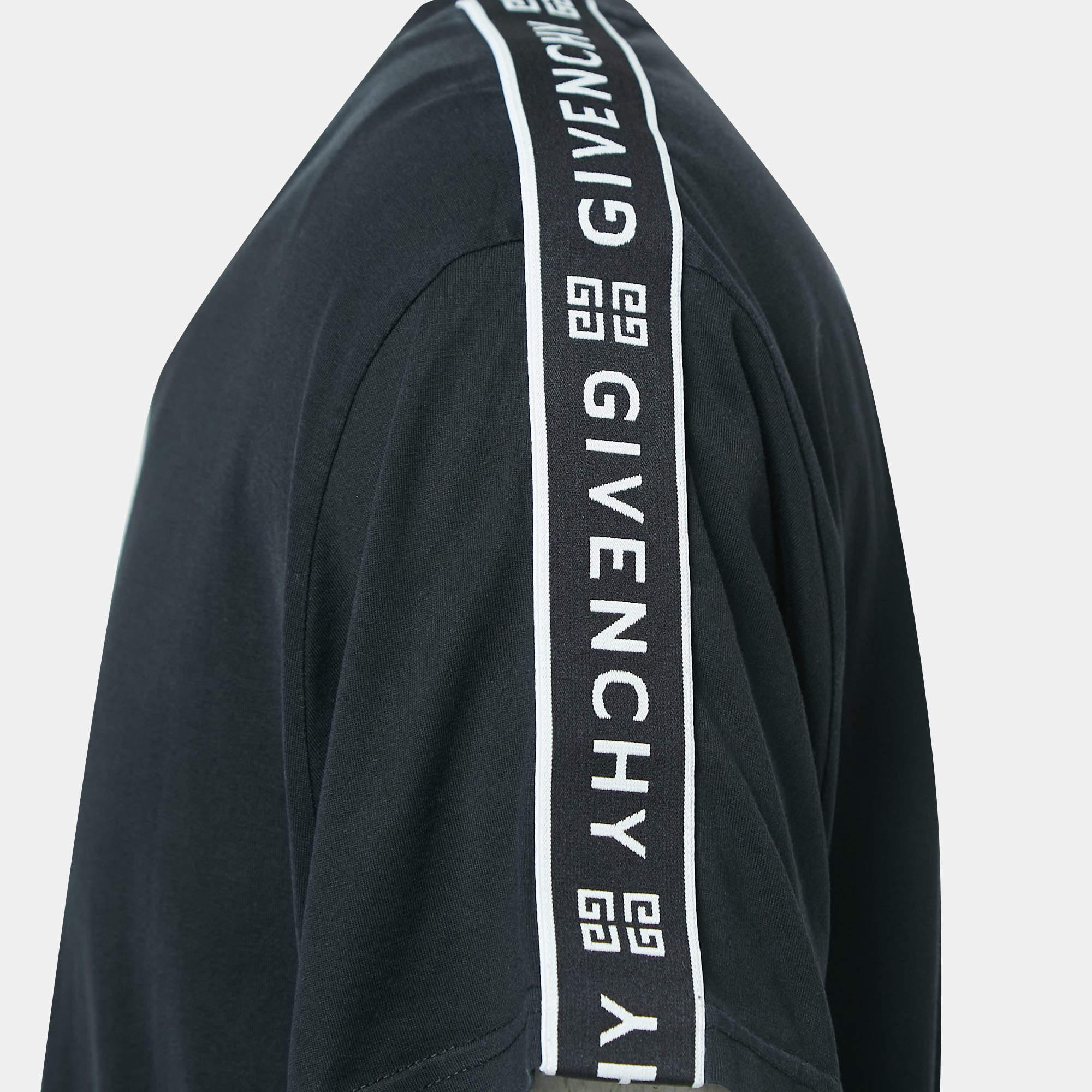 Givenchy Black Cotton Knit Logo Tape Trim Crew Neck T-Shirt XL In Good Condition For Sale In Dubai, Al Qouz 2