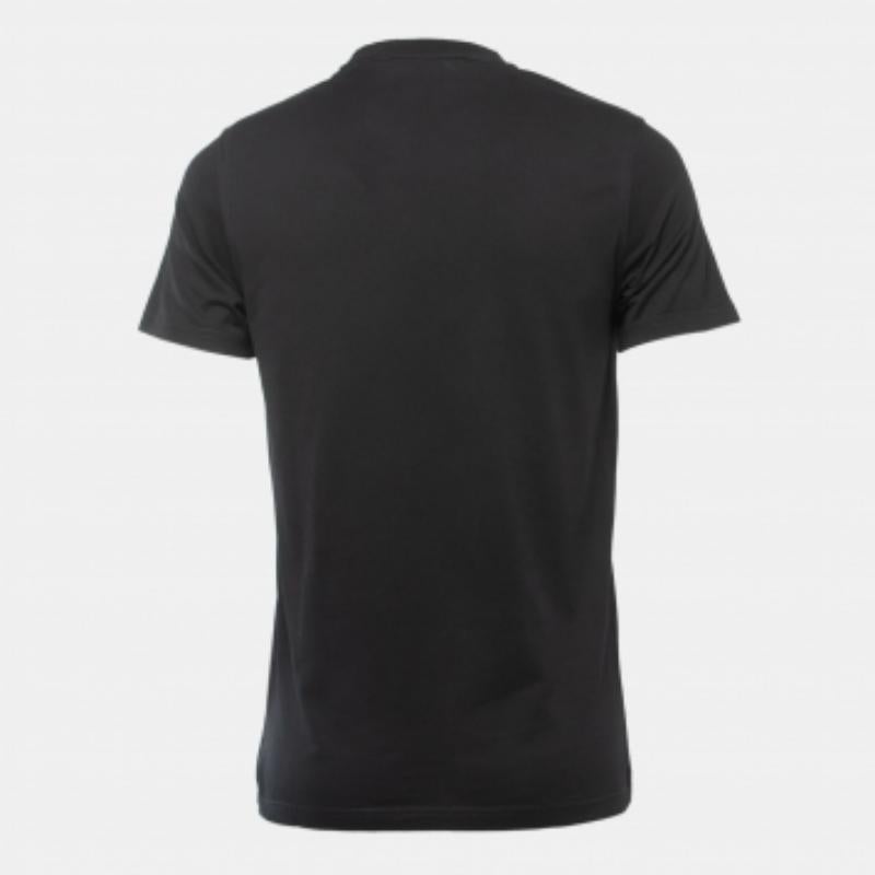 Egal, ob Sie mit Freunden ausgehen oder einfach nur faulenzen wollen, dieses T-Shirt ist vielseitig einsetzbar und lässt sich auf viele Arten stylen. Es wurde aus feinem Stoff hergestellt.